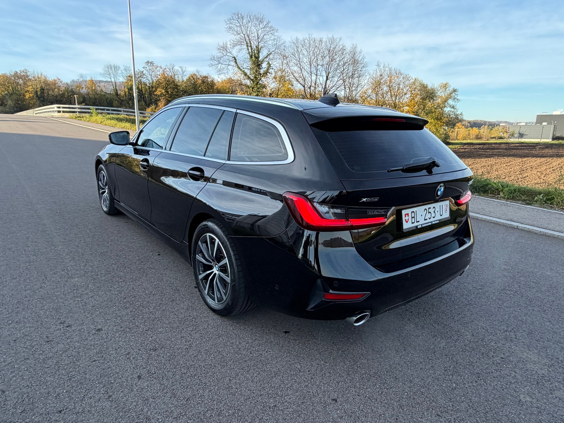 BMW 320d xDrive 48V Touring Sport Line Steptronic-image-9
