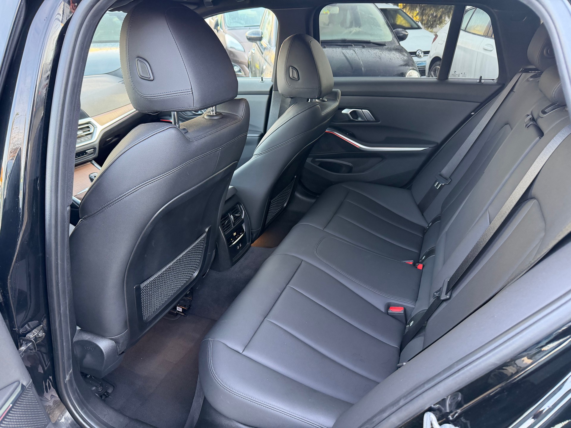 BMW 320d xDrive 48V Touring Sport Line Steptronic-image-14
