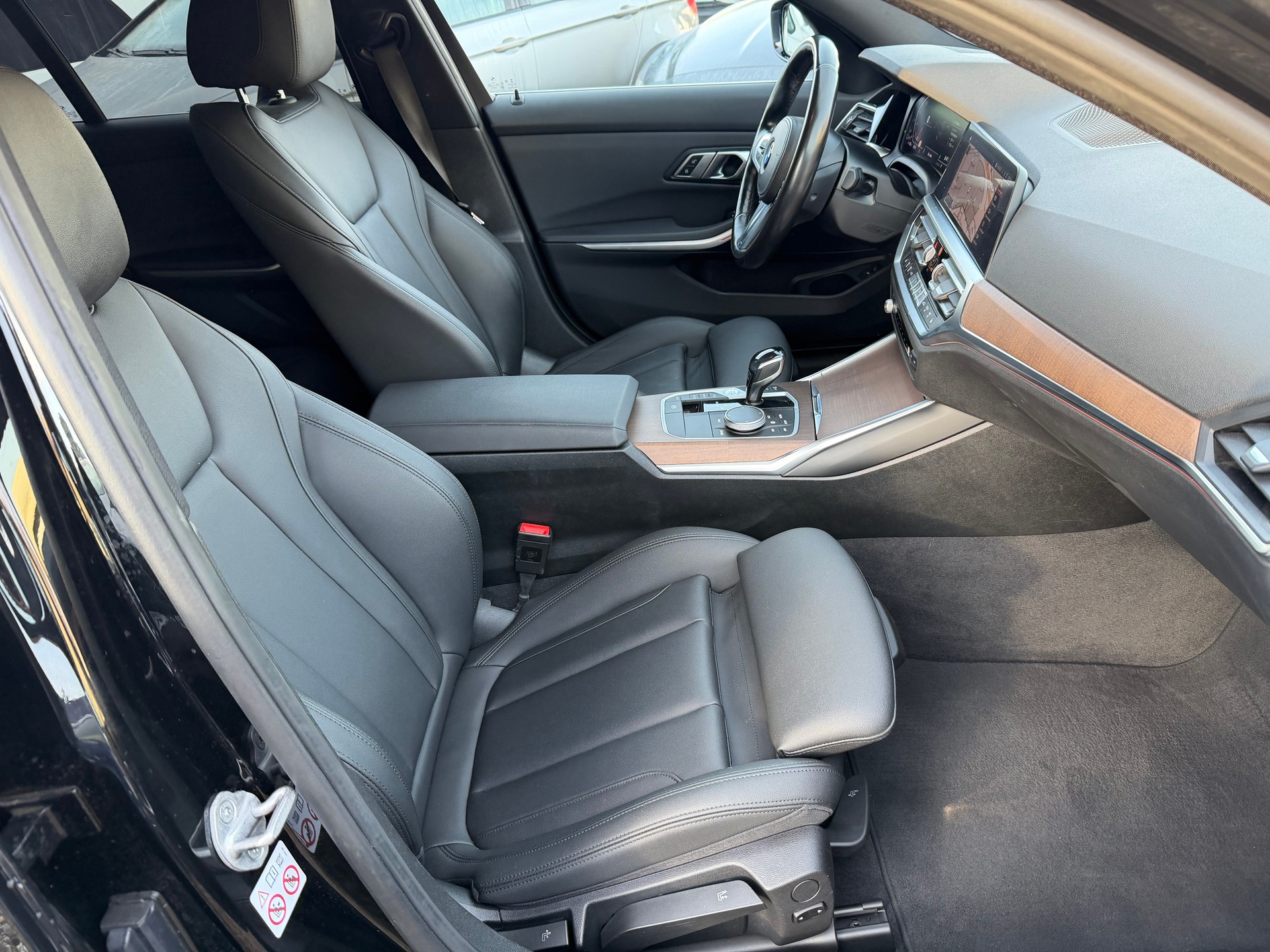 BMW 320d xDrive 48V Touring Sport Line Steptronic-image-13