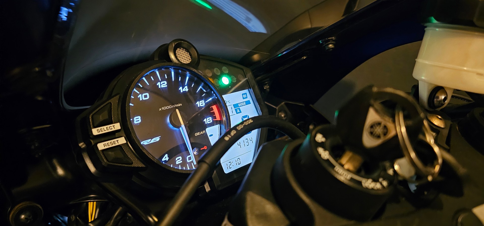 YAMAHA YZF-R6-image-10