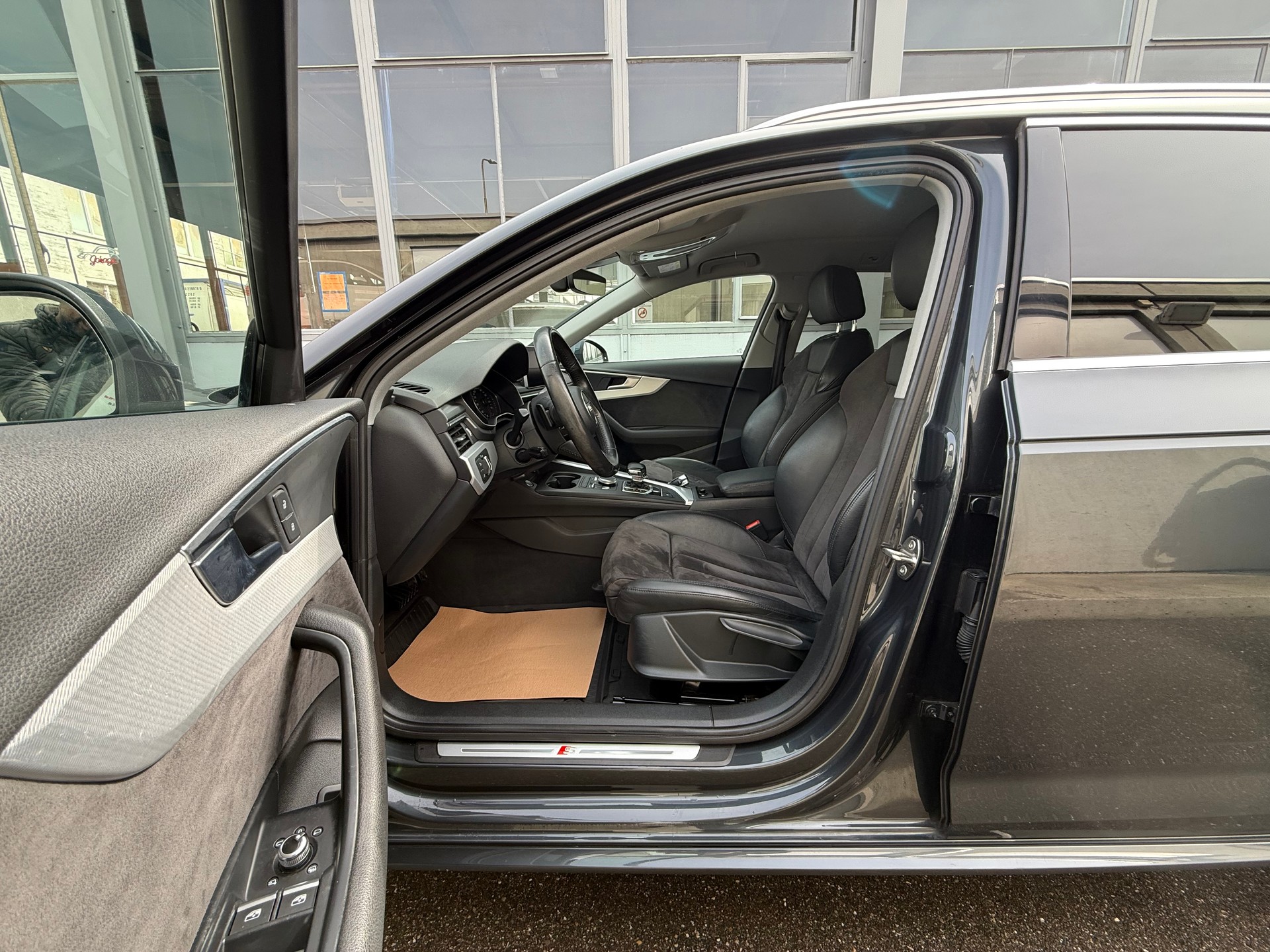AUDI A4 Avant 2.0 TDI quattro S-tronic *S-Line *CH Fahrzeug *Ab MFK *Tempomat *Zwei Schlüssel *8 Fach bereift-image-7