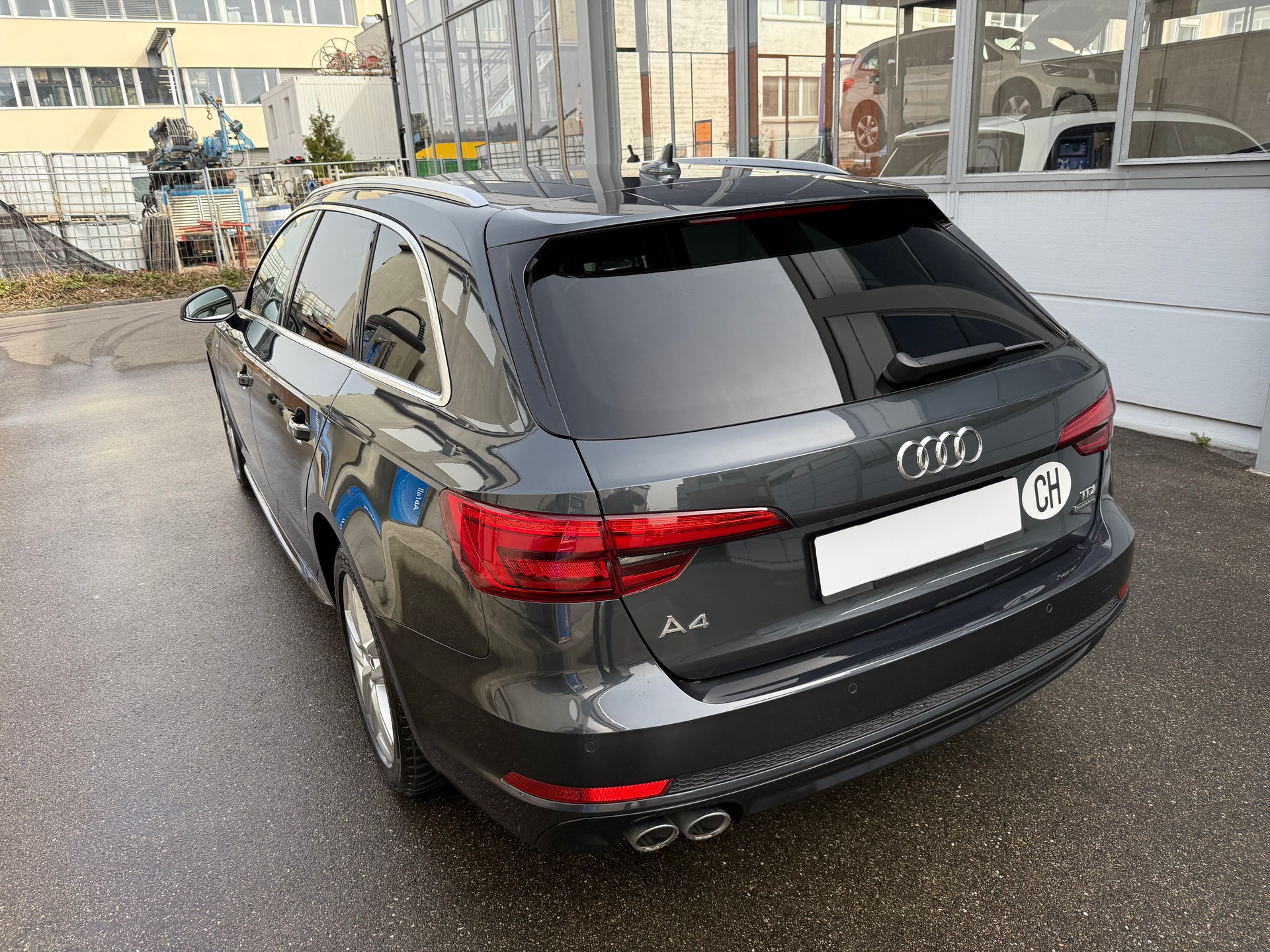 AUDI A4 Avant 2.0 TDI quattro S-tronic *S-Line *CH Fahrzeug *Ab MFK *Tempomat *Zwei Schlüssel *8 Fach bereift-image-5