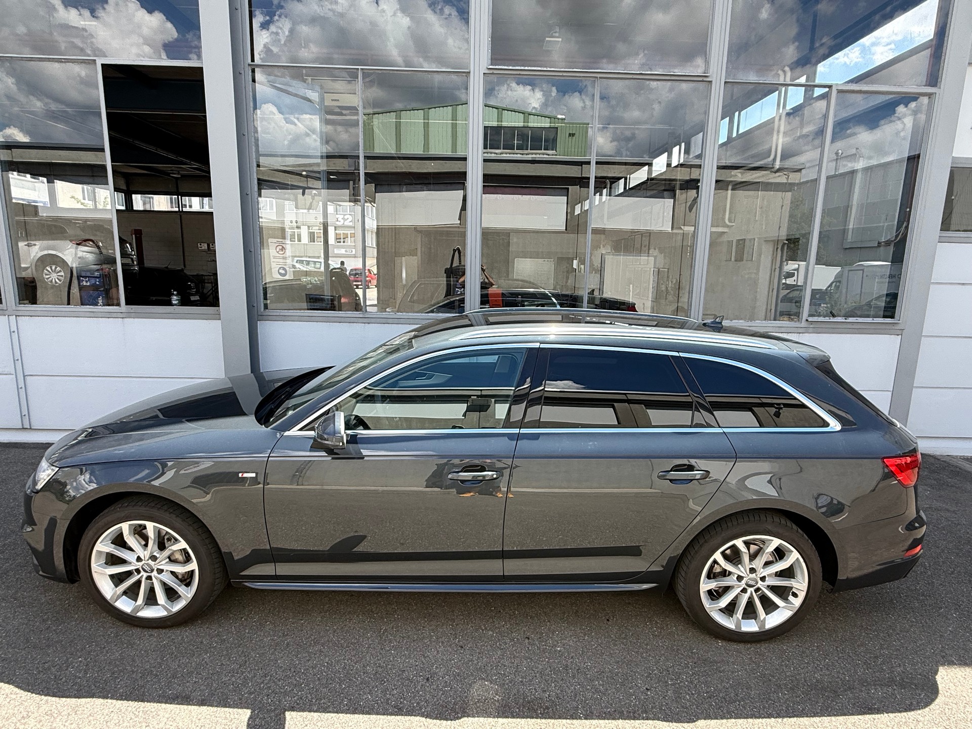 AUDI A4 Avant 2.0 TDI quattro S-tronic *S-Line *CH Fahrzeug * Frisch Ab MFK *Tempomat *Zwei Schlüssel *8 Fach bereift