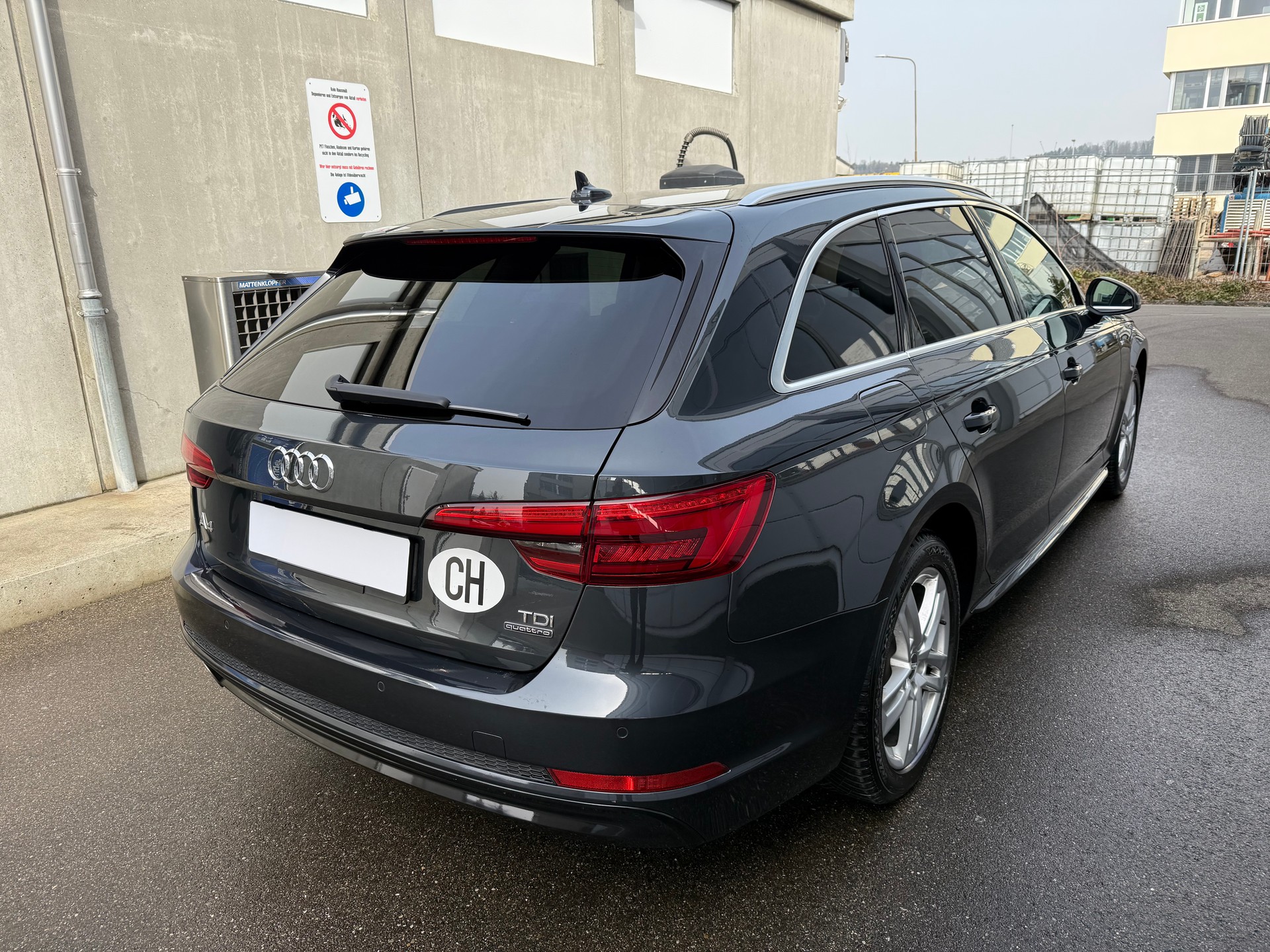 AUDI A4 Avant 2.0 TDI quattro S-tronic *S-Line *CH Fahrzeug *Ab MFK *Tempomat *Zwei Schlüssel *8 Fach bereift-image-3