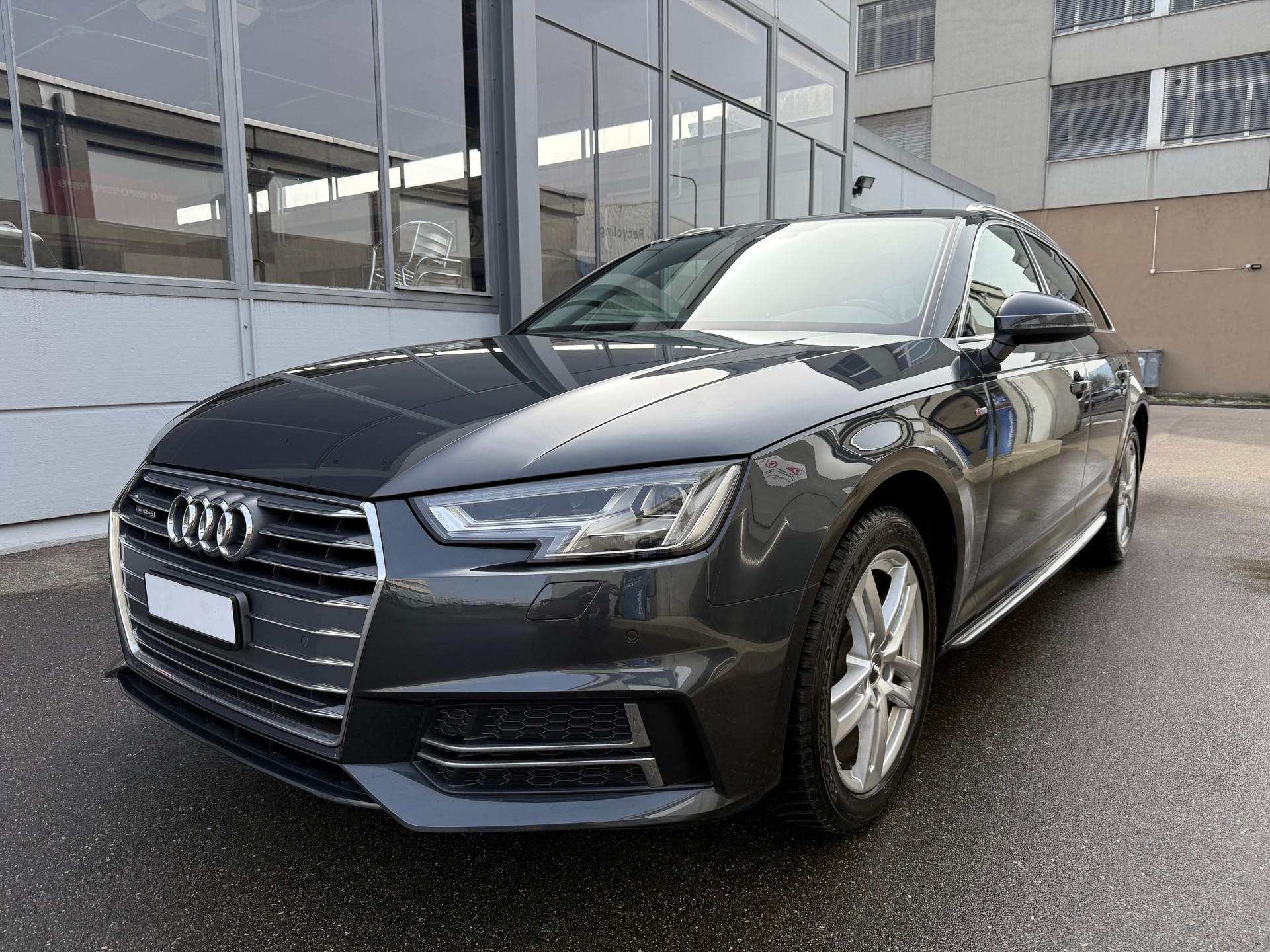 AUDI A4 Avant 2.0 TDI quattro S-tronic *S-Line *CH Fahrzeug *Ab MFK *Tempomat *Zwei Schlüssel *8 Fach bereift