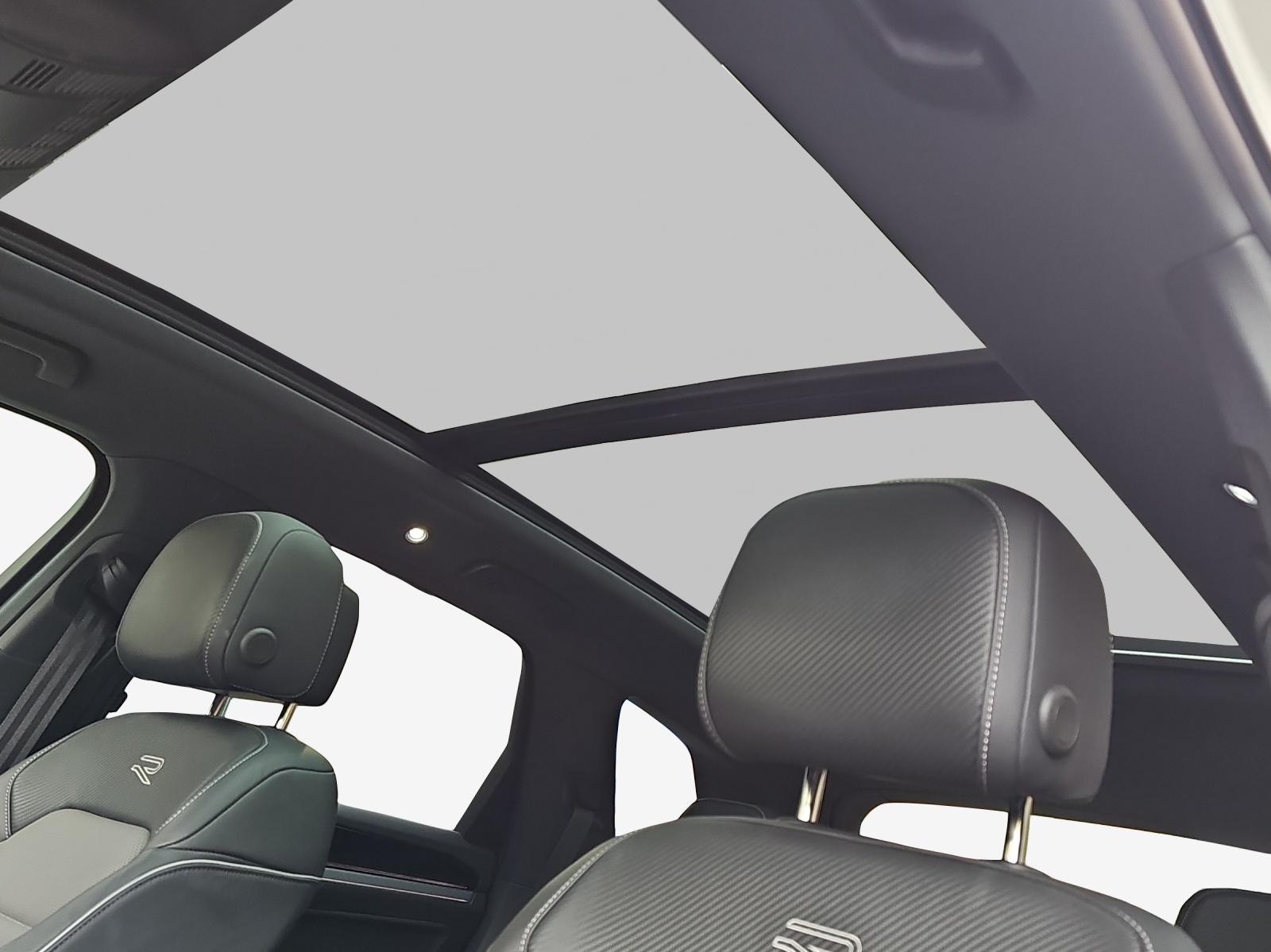 VW Touareg 3.0 TSI R-Line Tiptronic-image-14