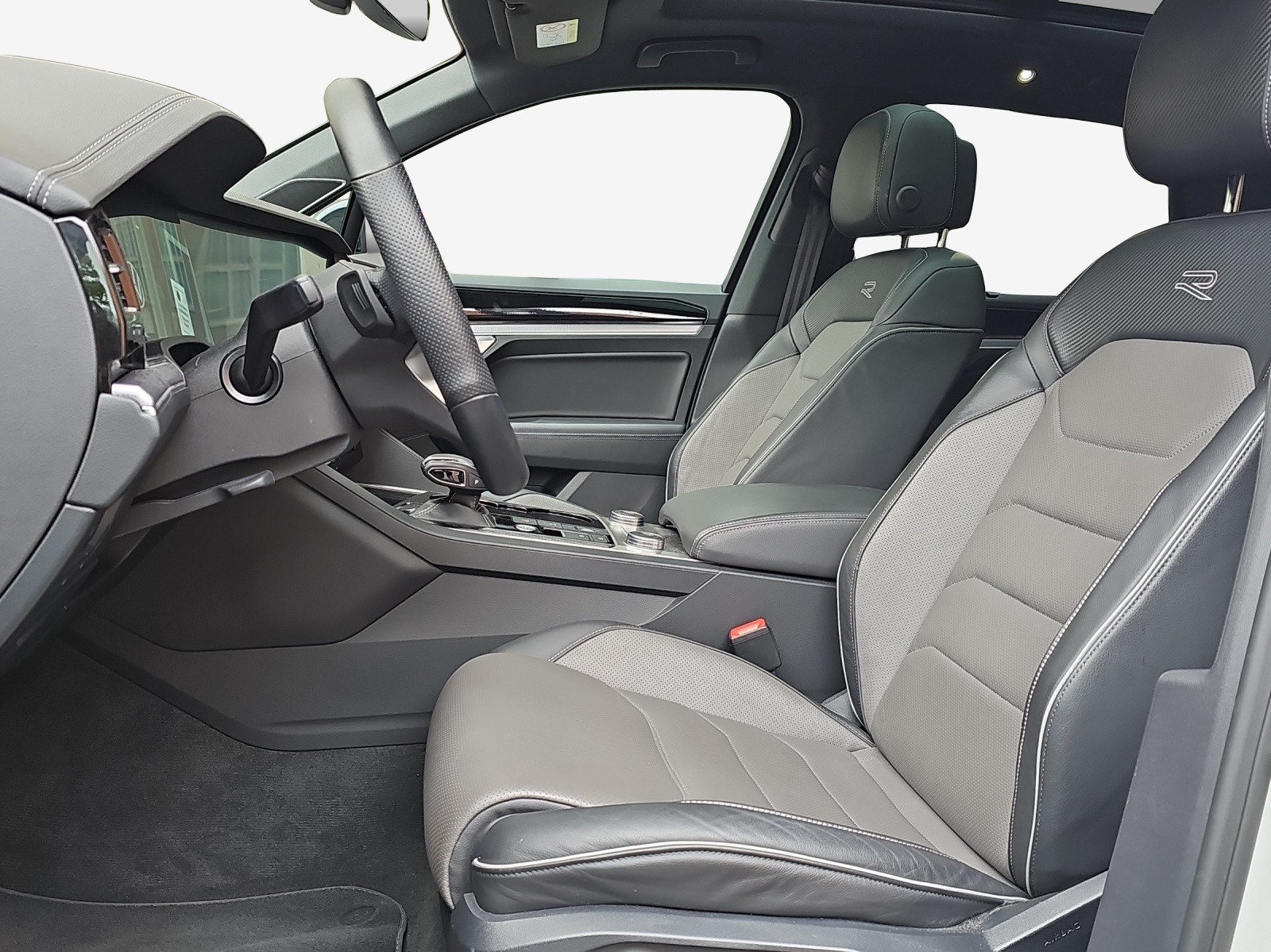 VW Touareg 3.0 TSI R-Line Tiptronic-image-7