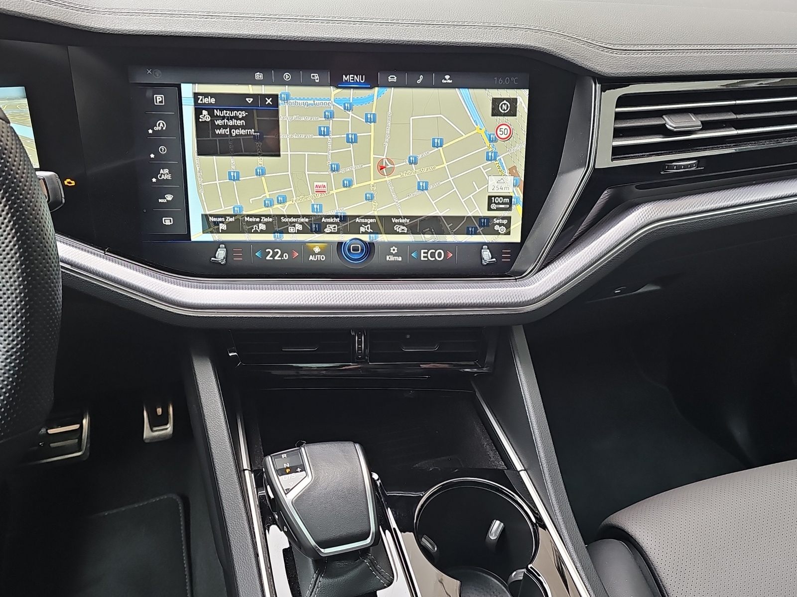 VW Touareg 3.0 TSI R-Line Tiptronic-image-10