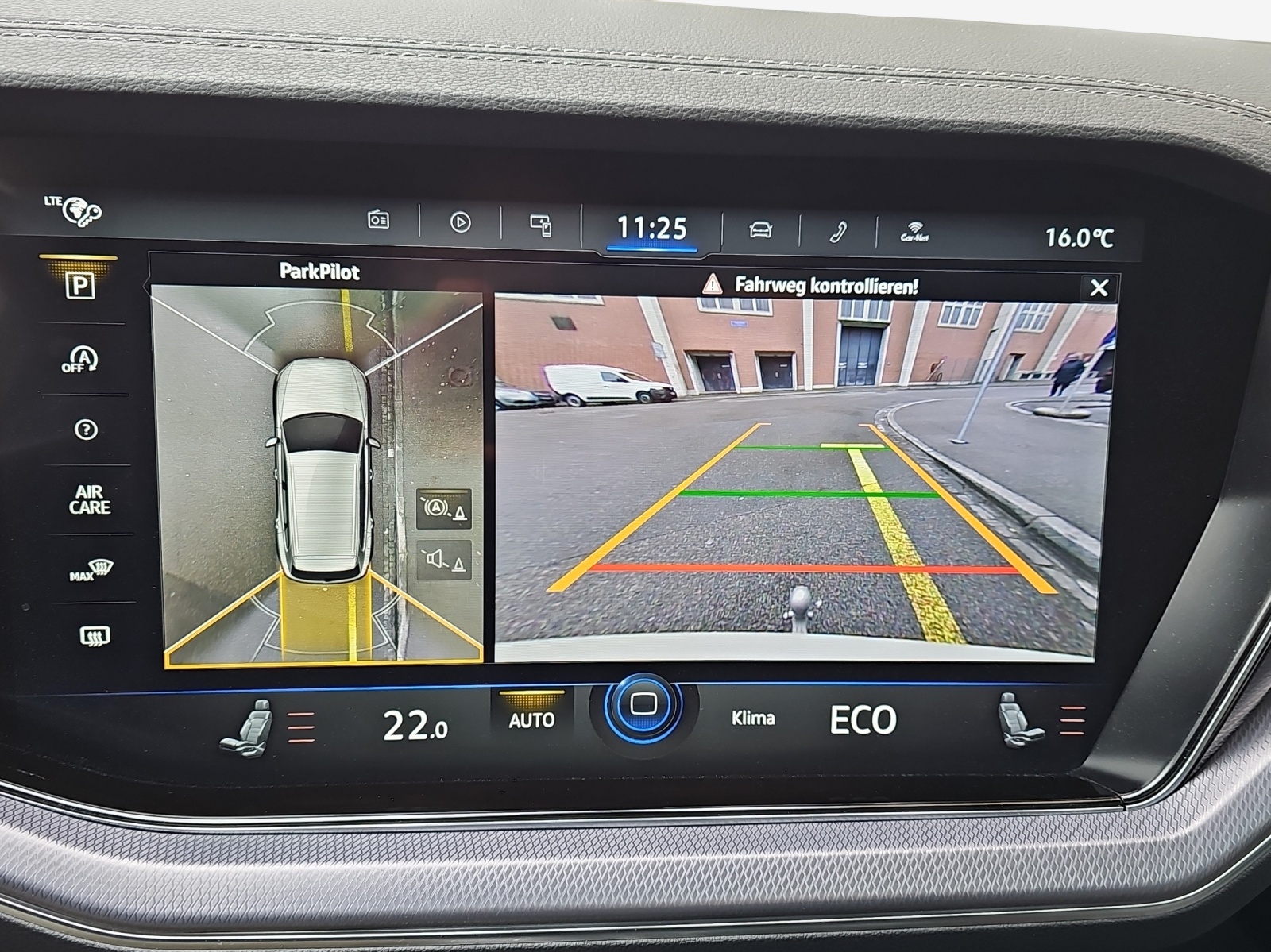 VW Touareg 3.0 TSI R-Line Tiptronic-image-15