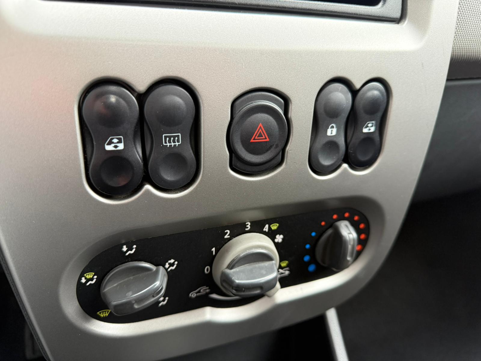 DACIA Sandero 1.2 Ambiance-image-14