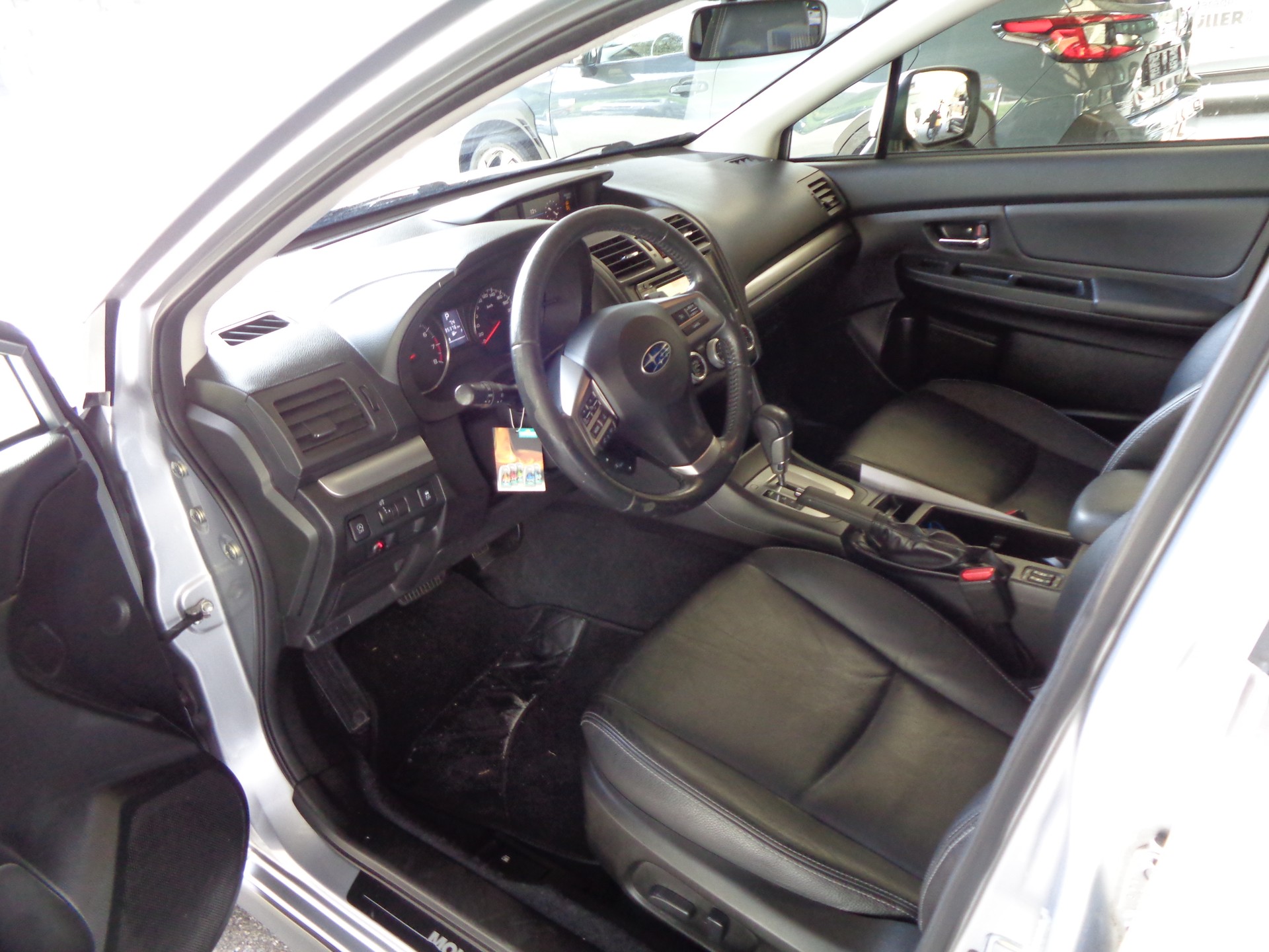 SUBARU XV 2.0 Swiss Three AWD CVT-image-10