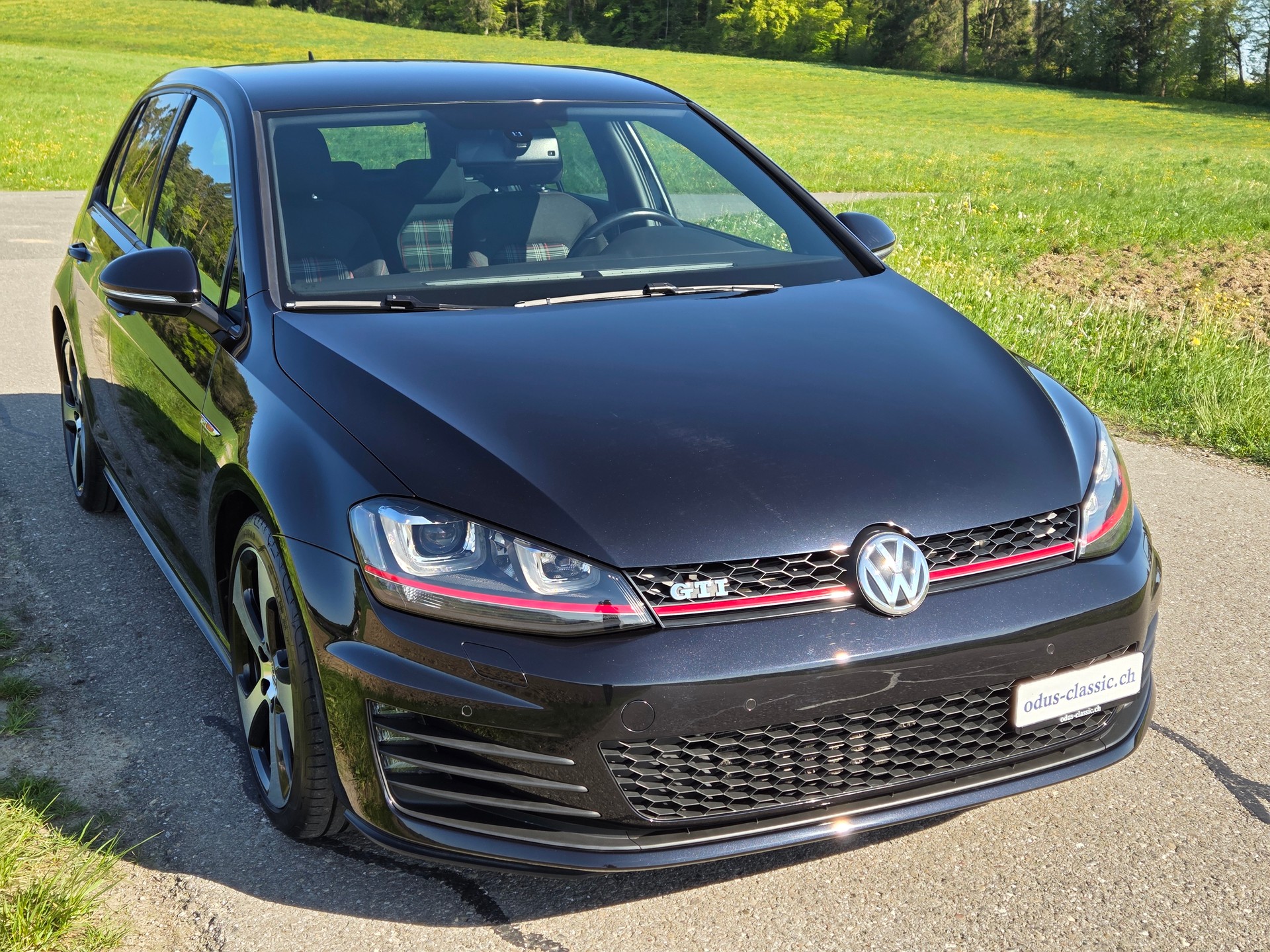 VW Golf 2.0 TSI GTI Performance-image-1