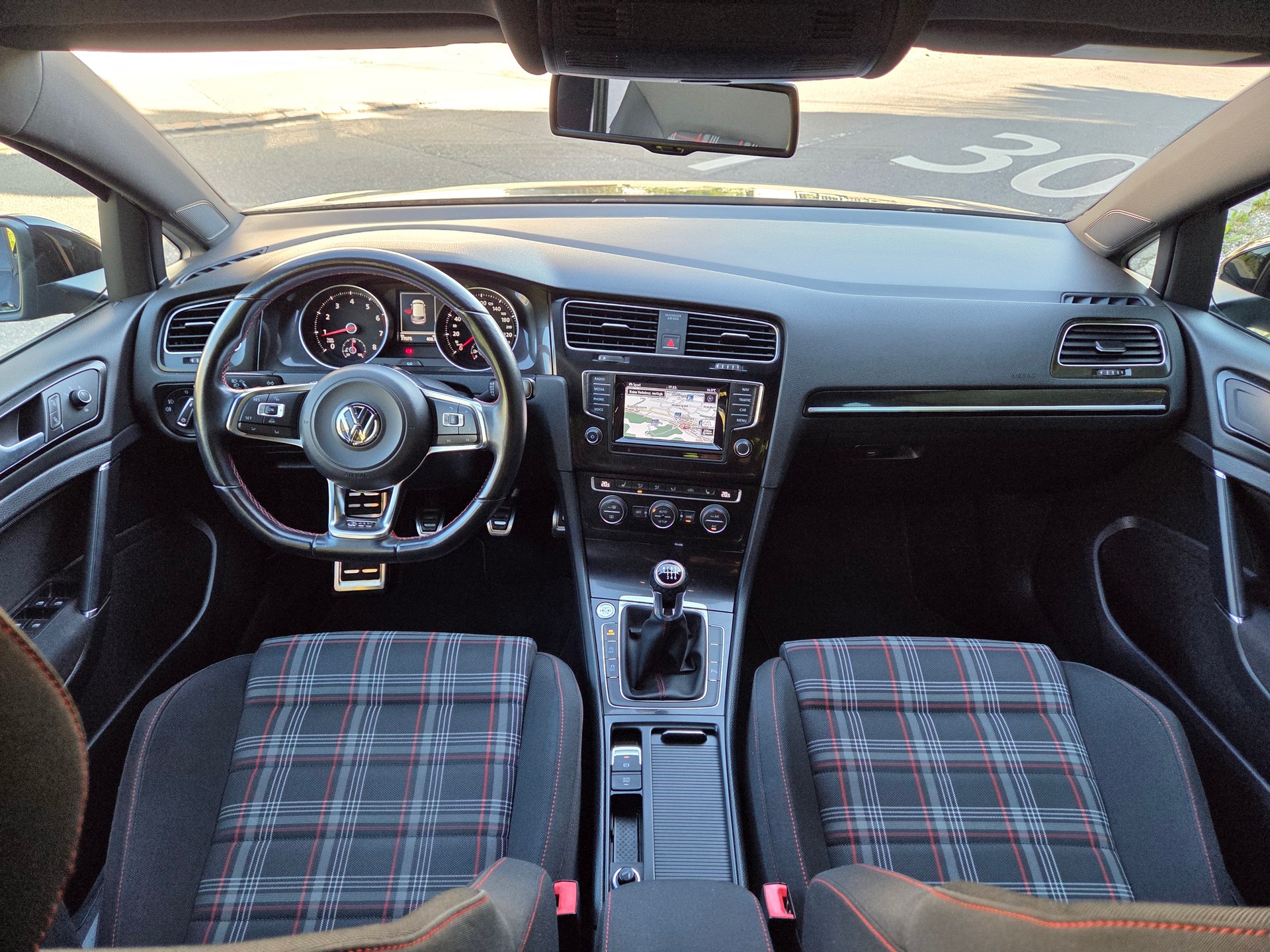VW Golf 2.0 TSI GTI Performance-image-9