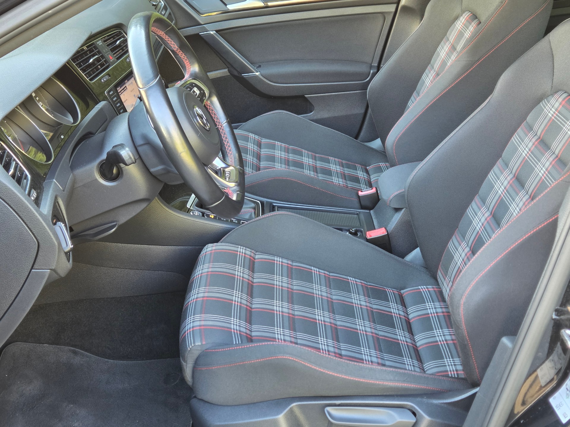 VW Golf 2.0 TSI GTI Performance-image-13