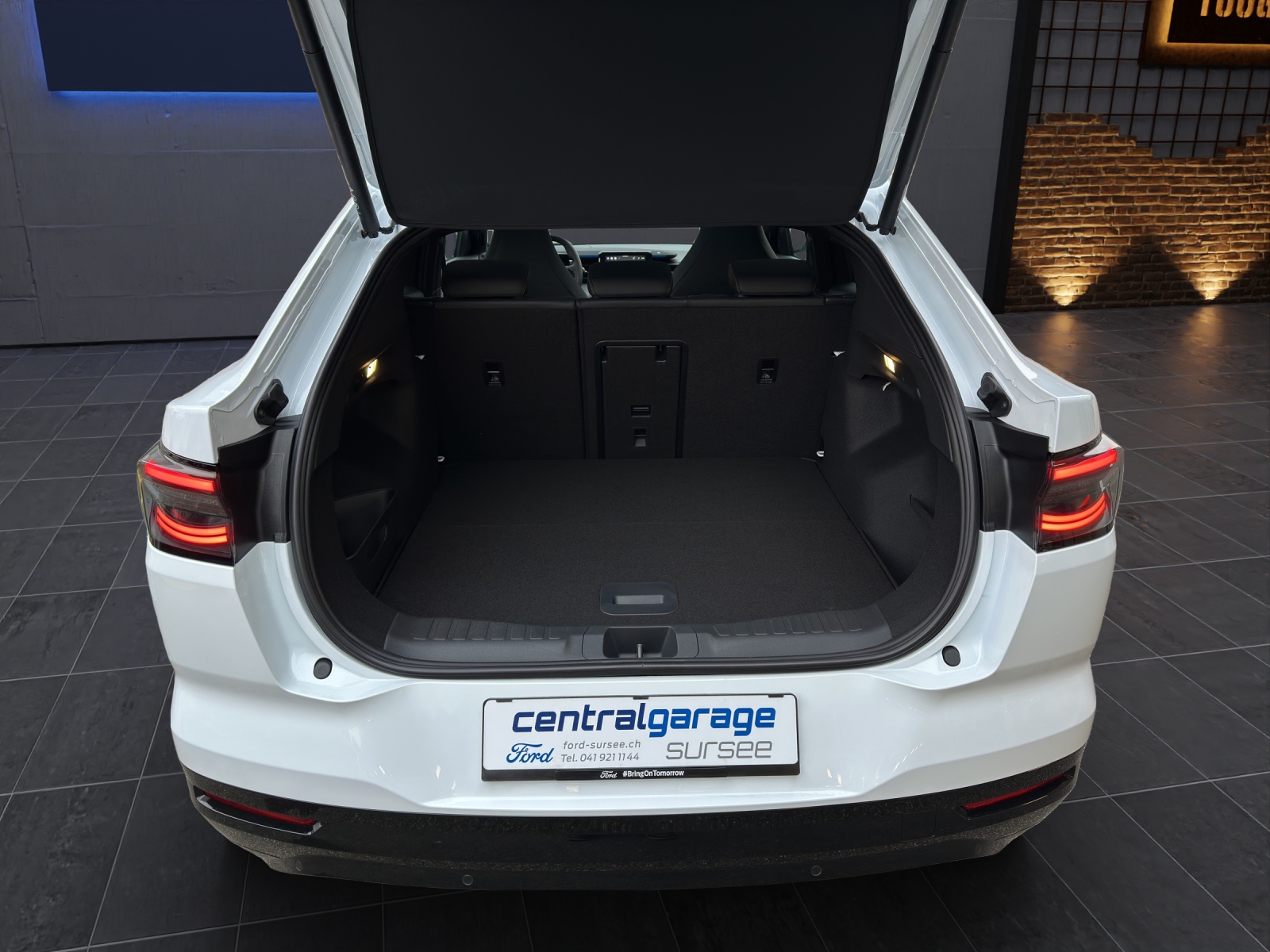 FORD Capri Extended Range (79 kWh) Premium AWD 4x4 AUTOMAT-image-13