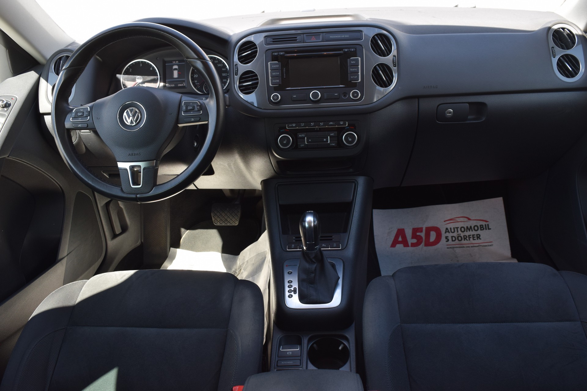 VW Tiguan 2.0 TDI BlueMotion Sport&Style 4Motion DSG-image-11