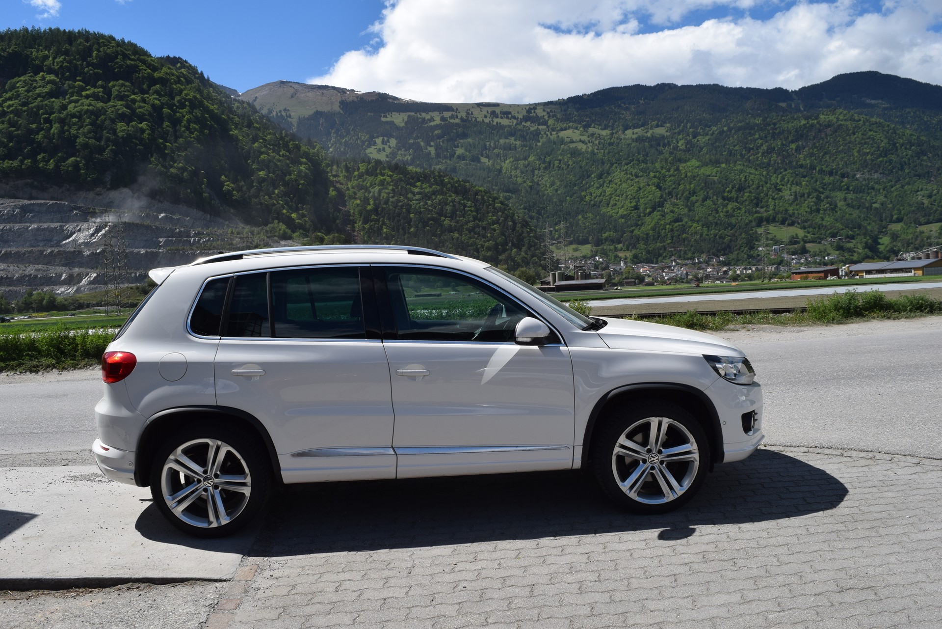 VW Tiguan 2.0 TDI BlueMotion Sport&Style 4Motion DSG-image-8