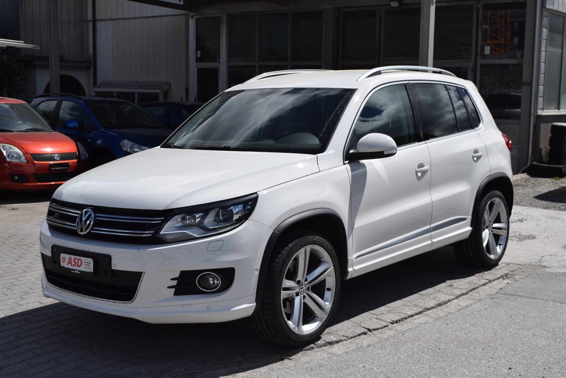 VW Tiguan 2.0 TDI BlueMotion Sport&Style 4Motion DSG-image-2