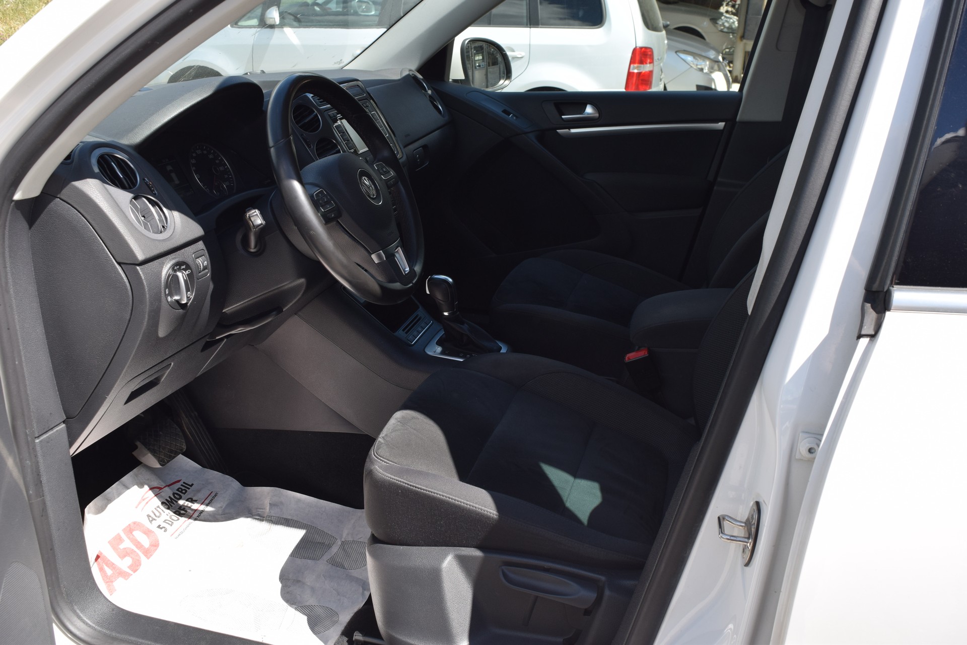VW Tiguan 2.0 TDI BlueMotion Sport&Style 4Motion DSG-image-15
