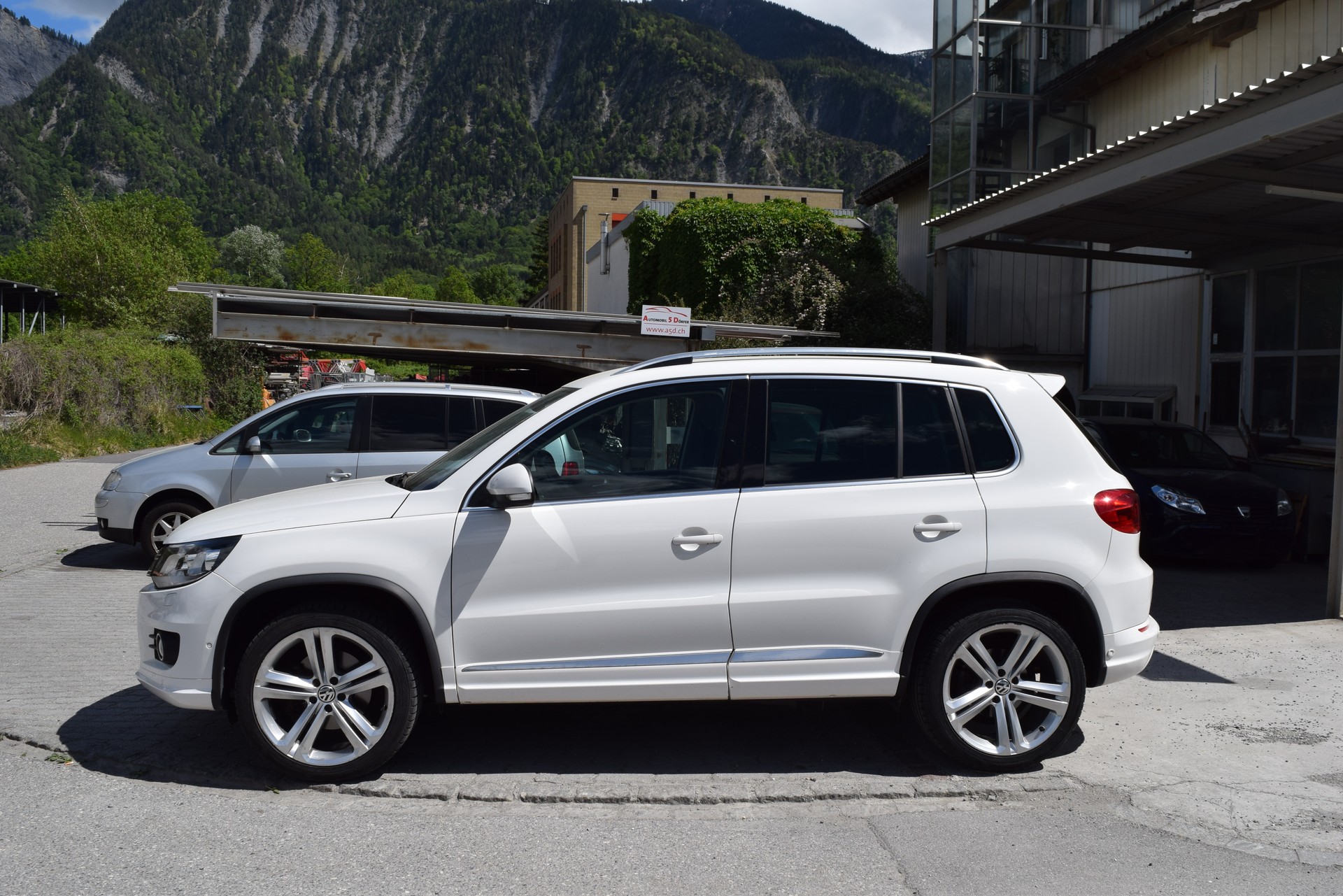 VW Tiguan 2.0 TDI BlueMotion Sport&Style 4Motion DSG-image-3