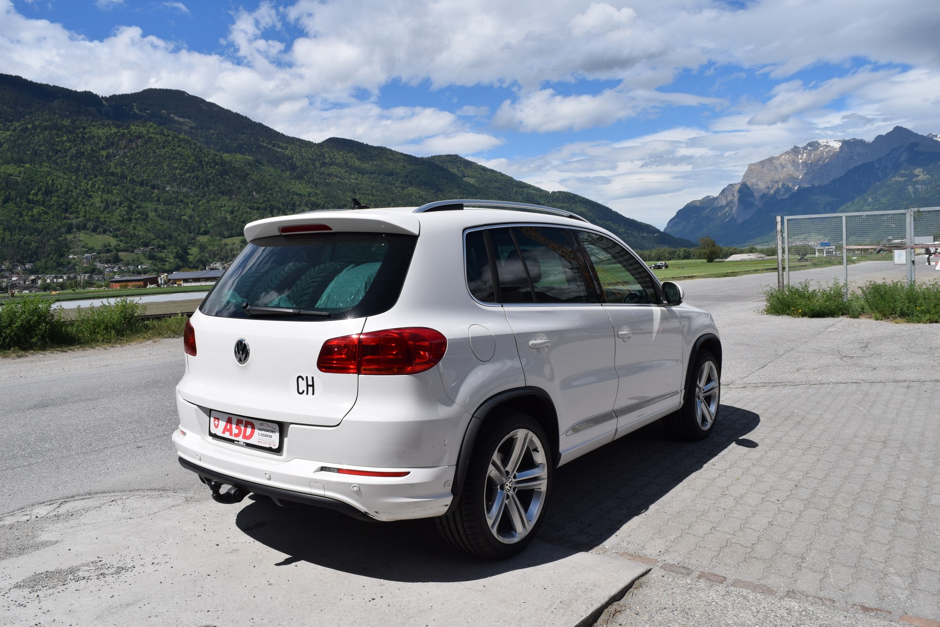VW Tiguan 2.0 TDI BlueMotion Sport&Style 4Motion DSG-image-7