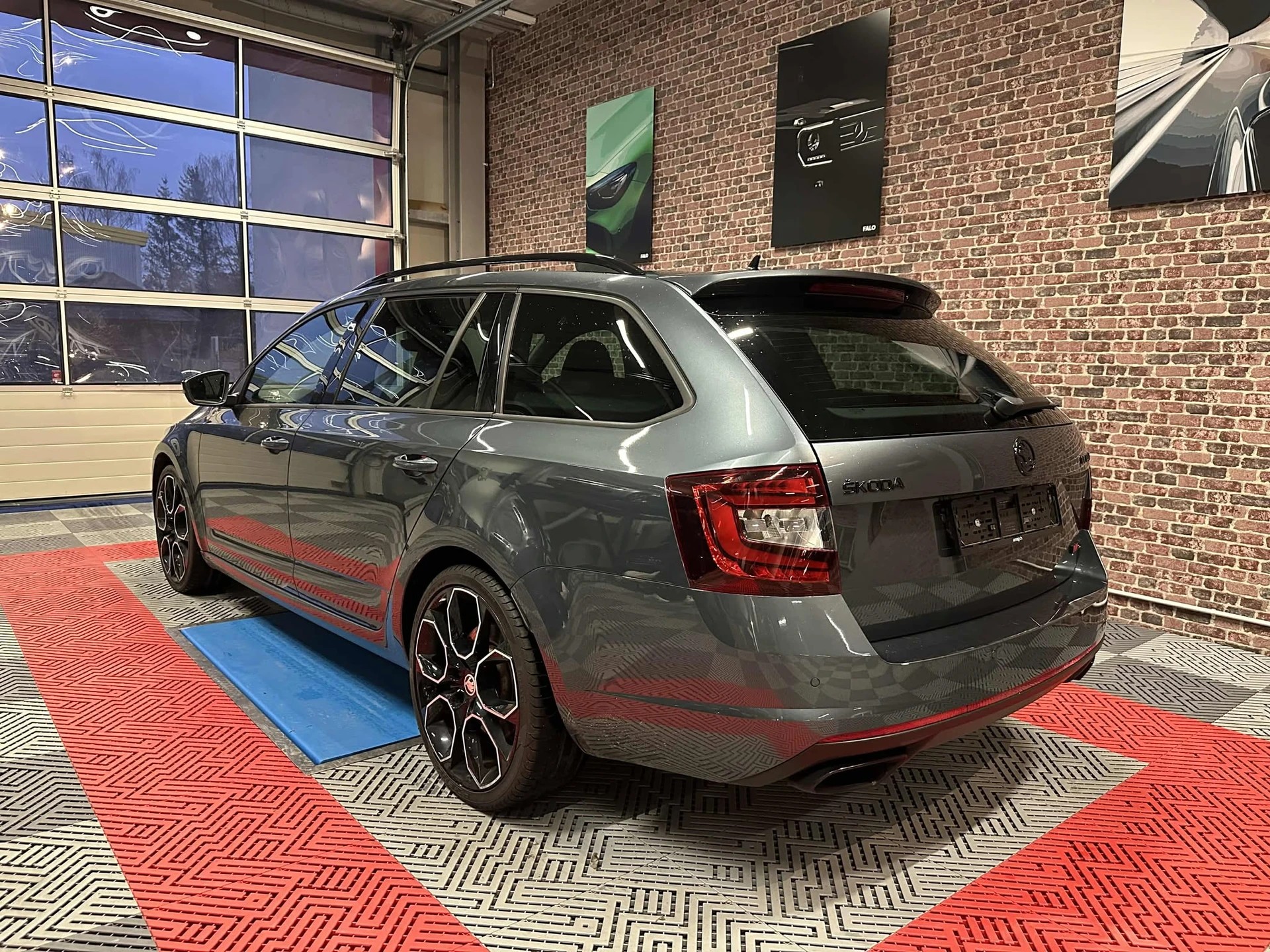 SKODA Octavia Combi 2.0 TSI RS Final Edition DSG-image-2