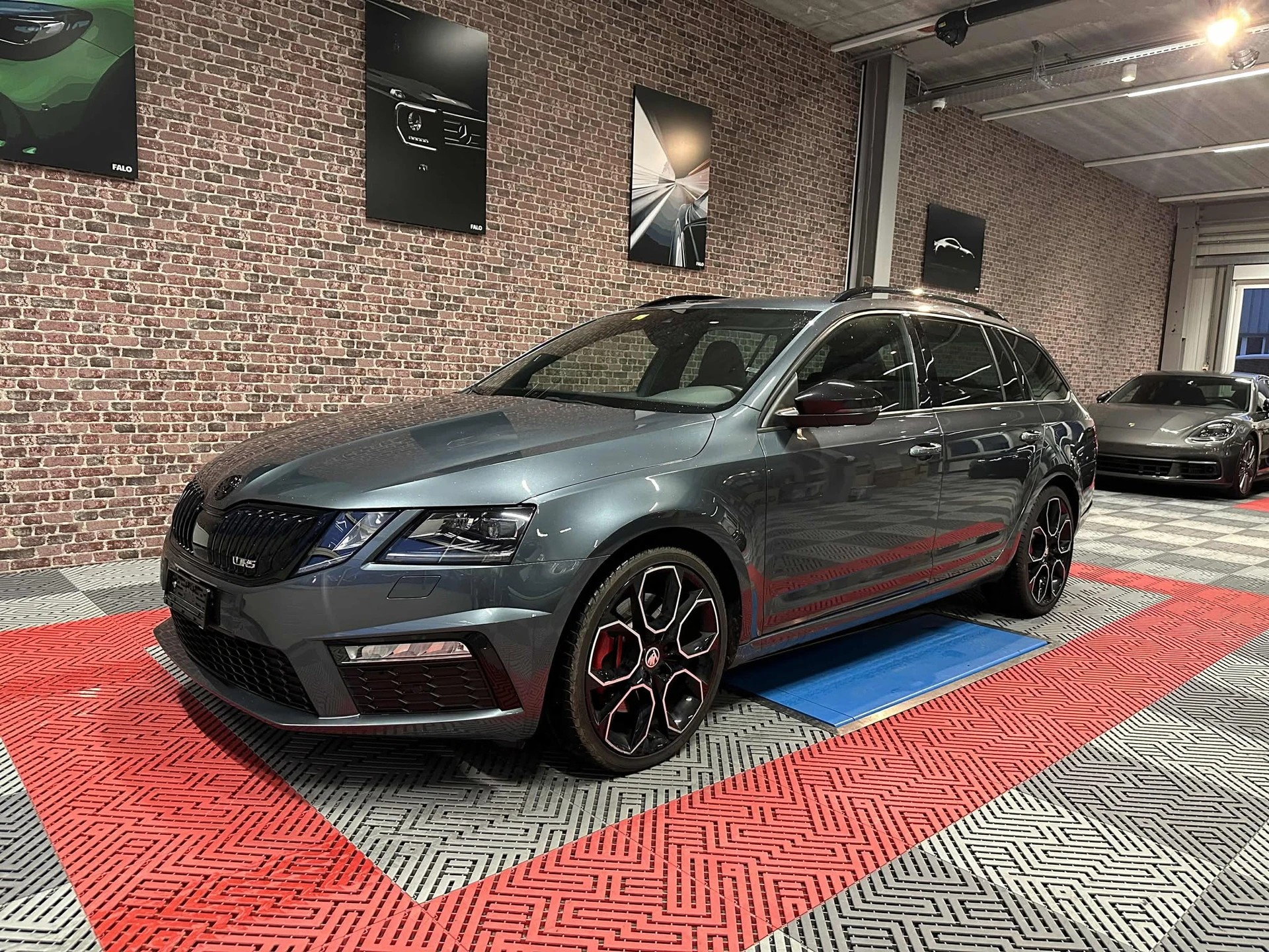 SKODA Octavia Combi 2.0 TSI RS Final Edition DSG