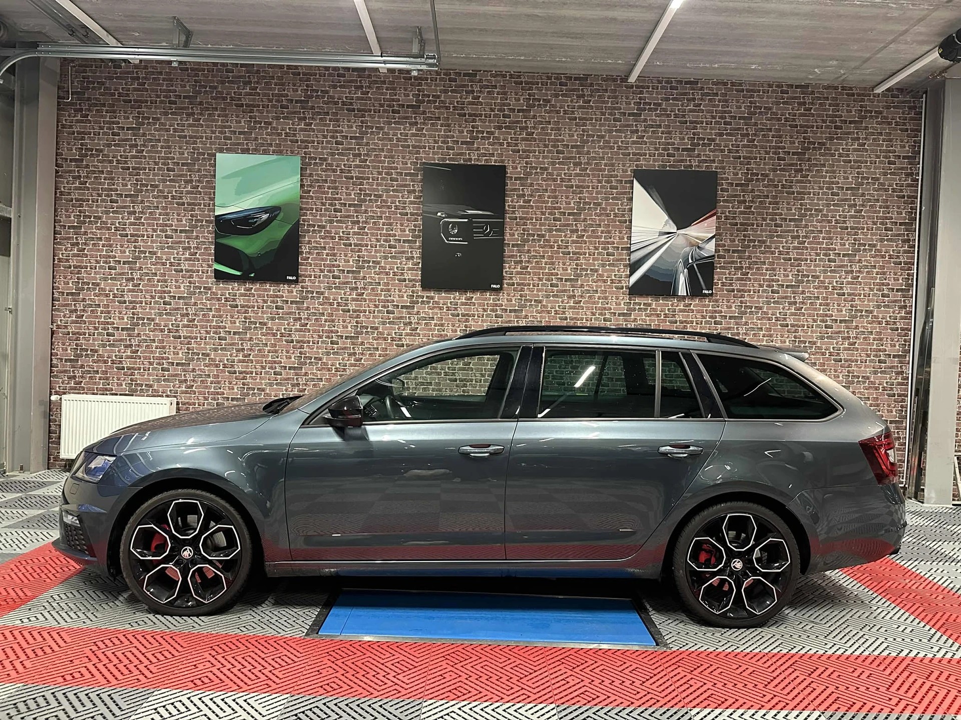 SKODA Octavia Combi 2.0 TSI RS Final Edition DSG-image-1
