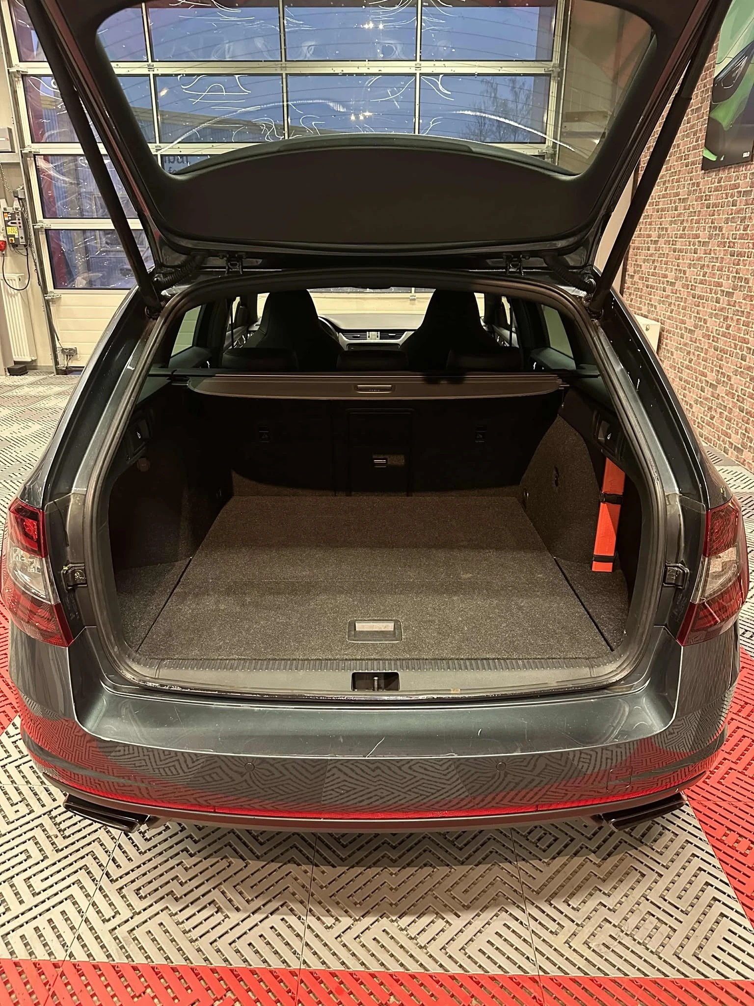 SKODA Octavia Combi 2.0 TSI RS Final Edition DSG-image-7