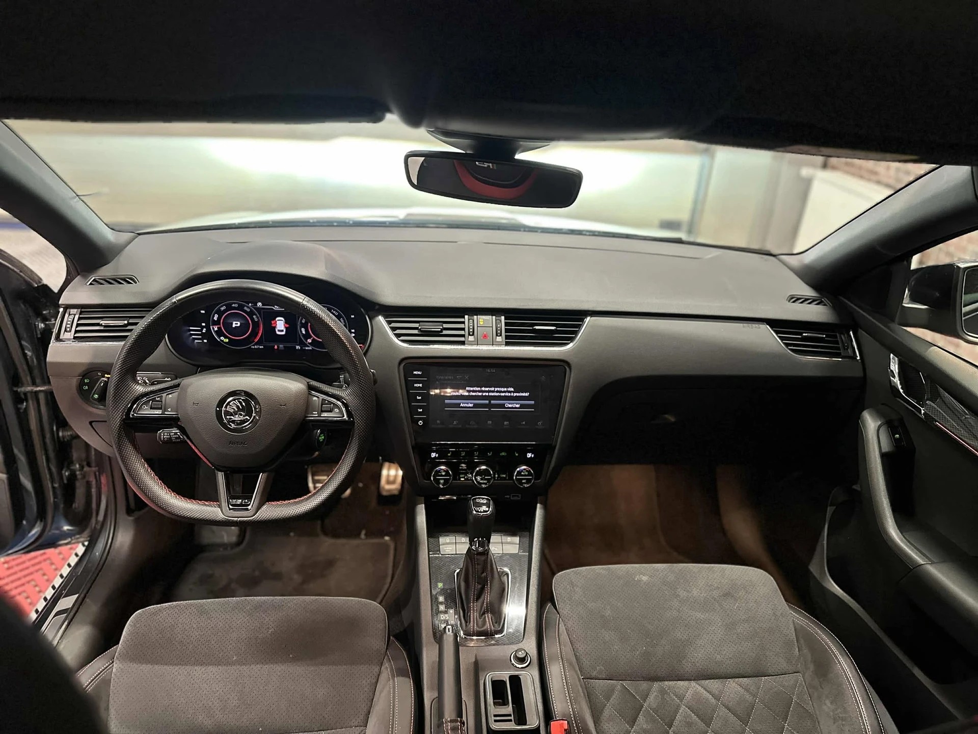 SKODA Octavia Combi 2.0 TSI RS Final Edition DSG-image-12