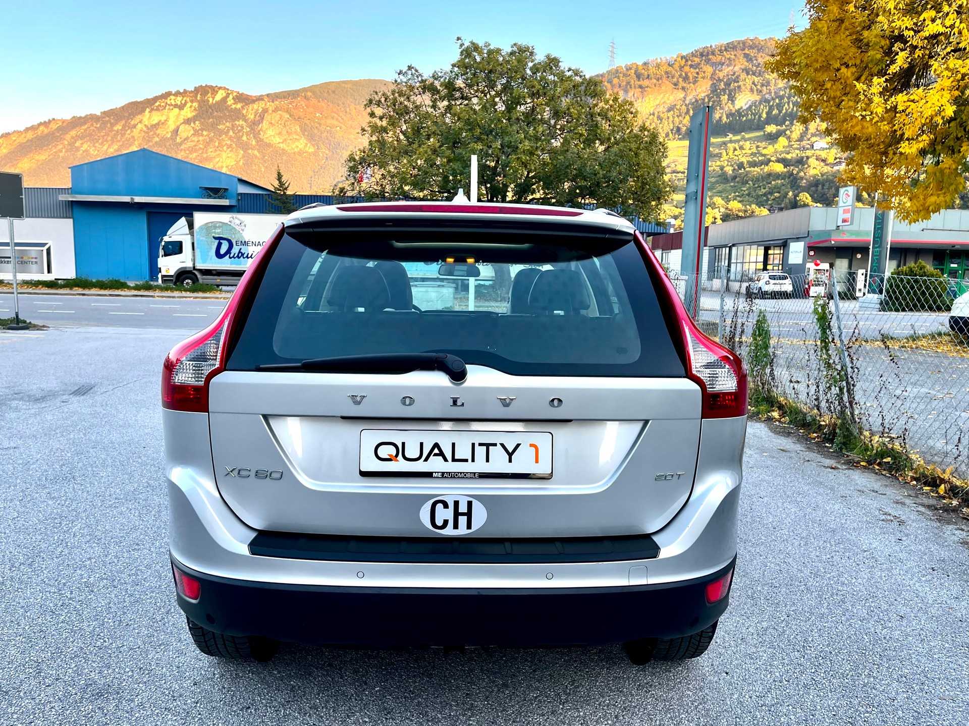 VOLVO XC60 D5 AWD Momentum-showroom-element-2