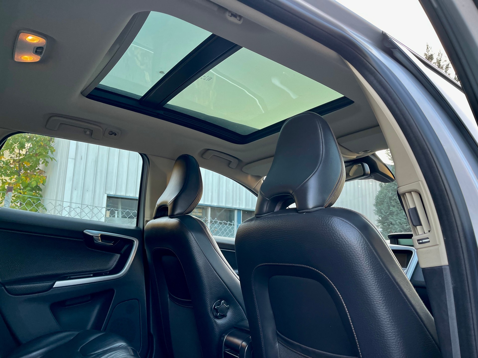 VOLVO XC60 D5 AWD Momentum-image-18