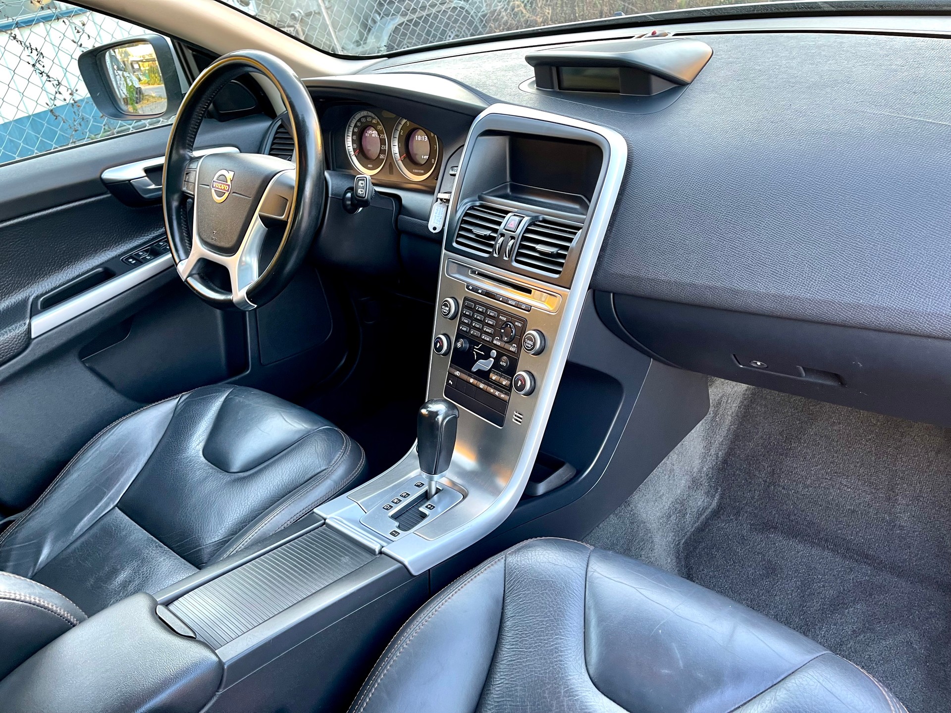 VOLVO XC60 D5 AWD Momentum-image-22