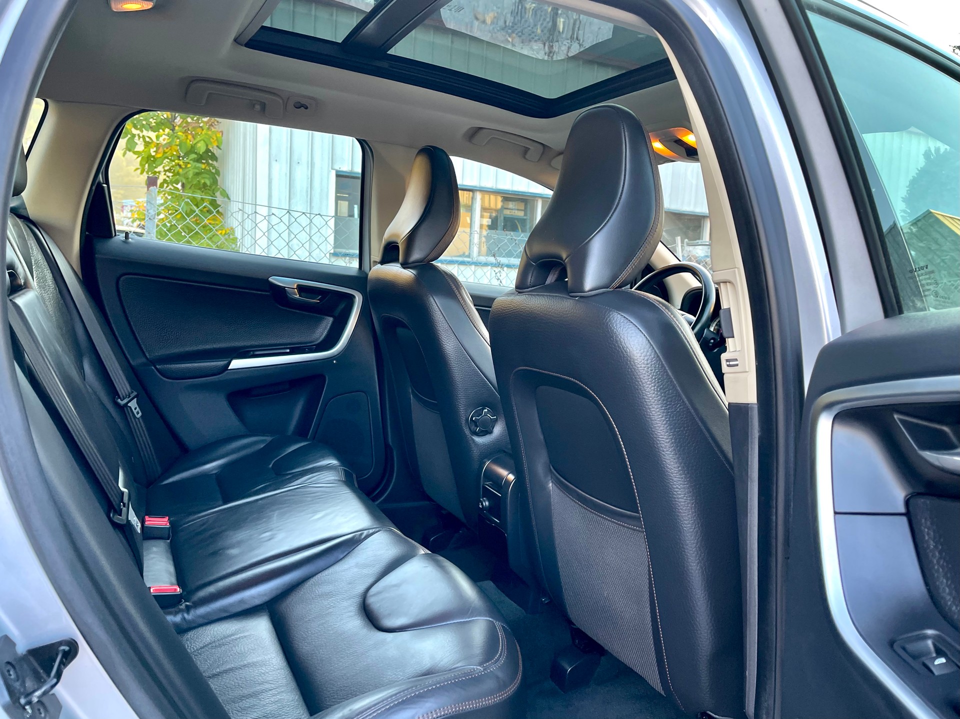 VOLVO XC60 D5 AWD Momentum-showroom-element-3