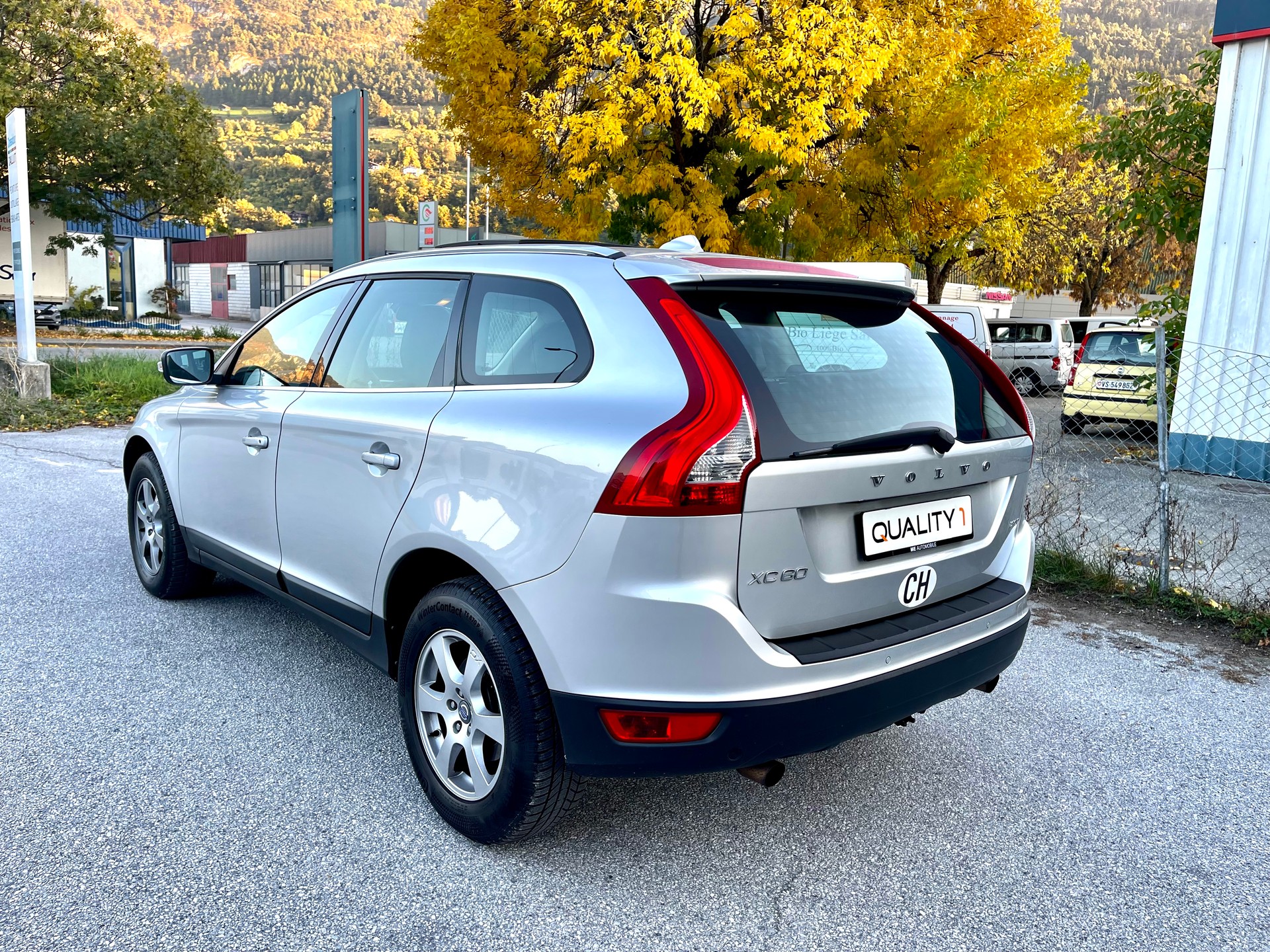 VOLVO XC60 D5 AWD Momentum-image-5