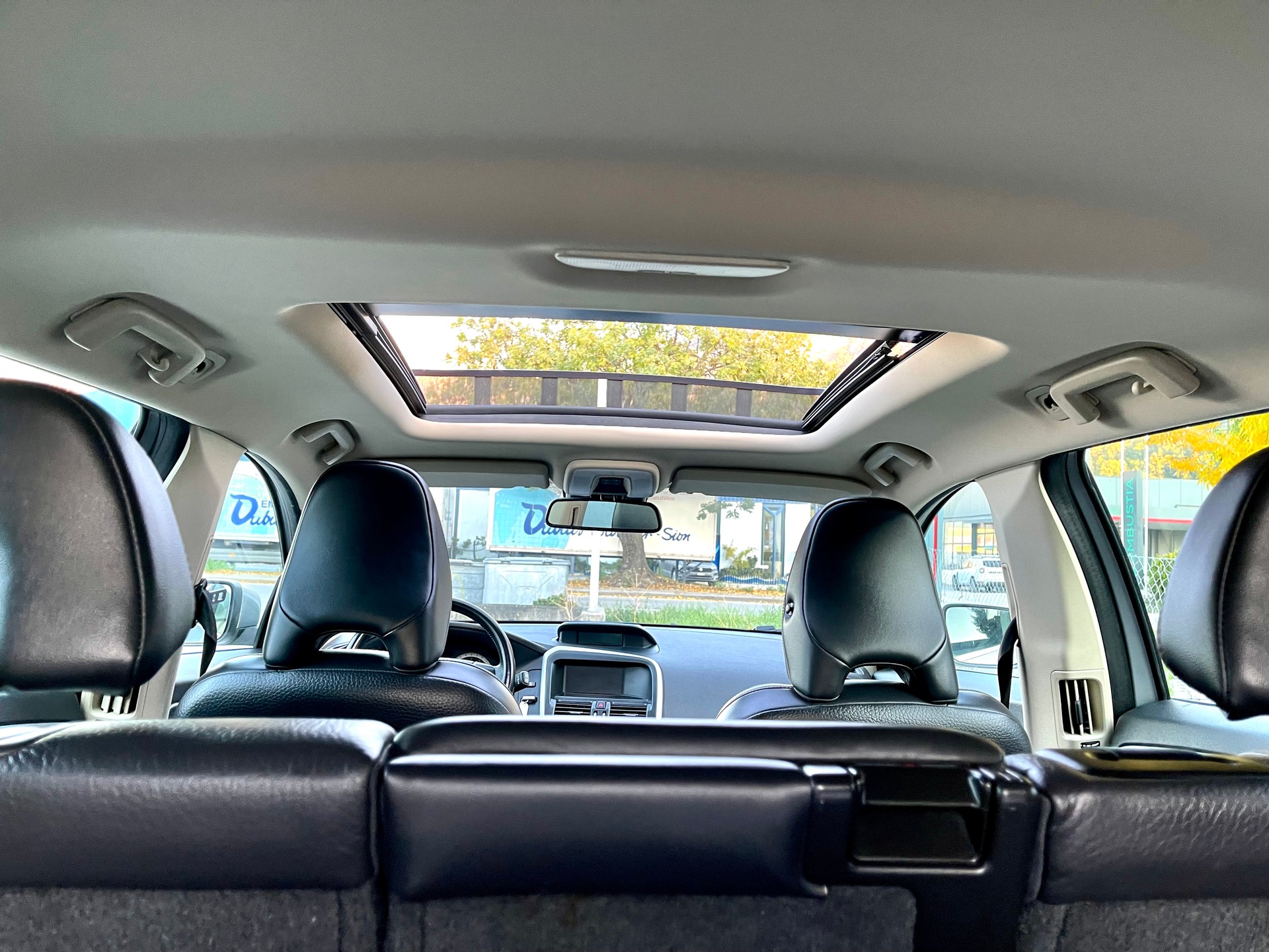 VOLVO XC60 D5 AWD Momentum-image-11