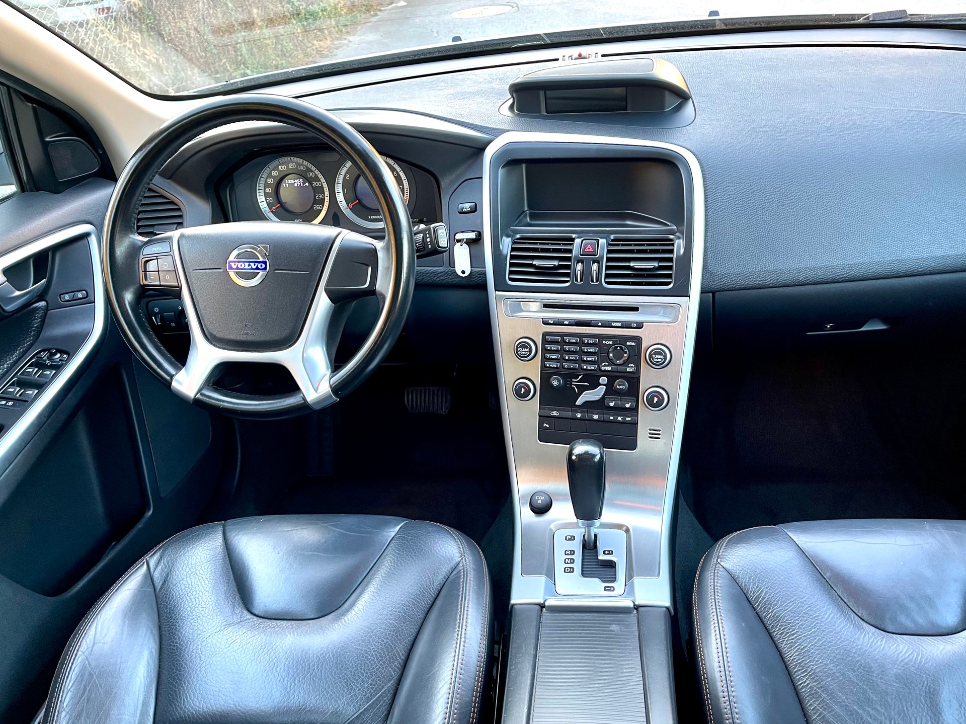 VOLVO XC60 D5 AWD Momentum-showroom-element-1