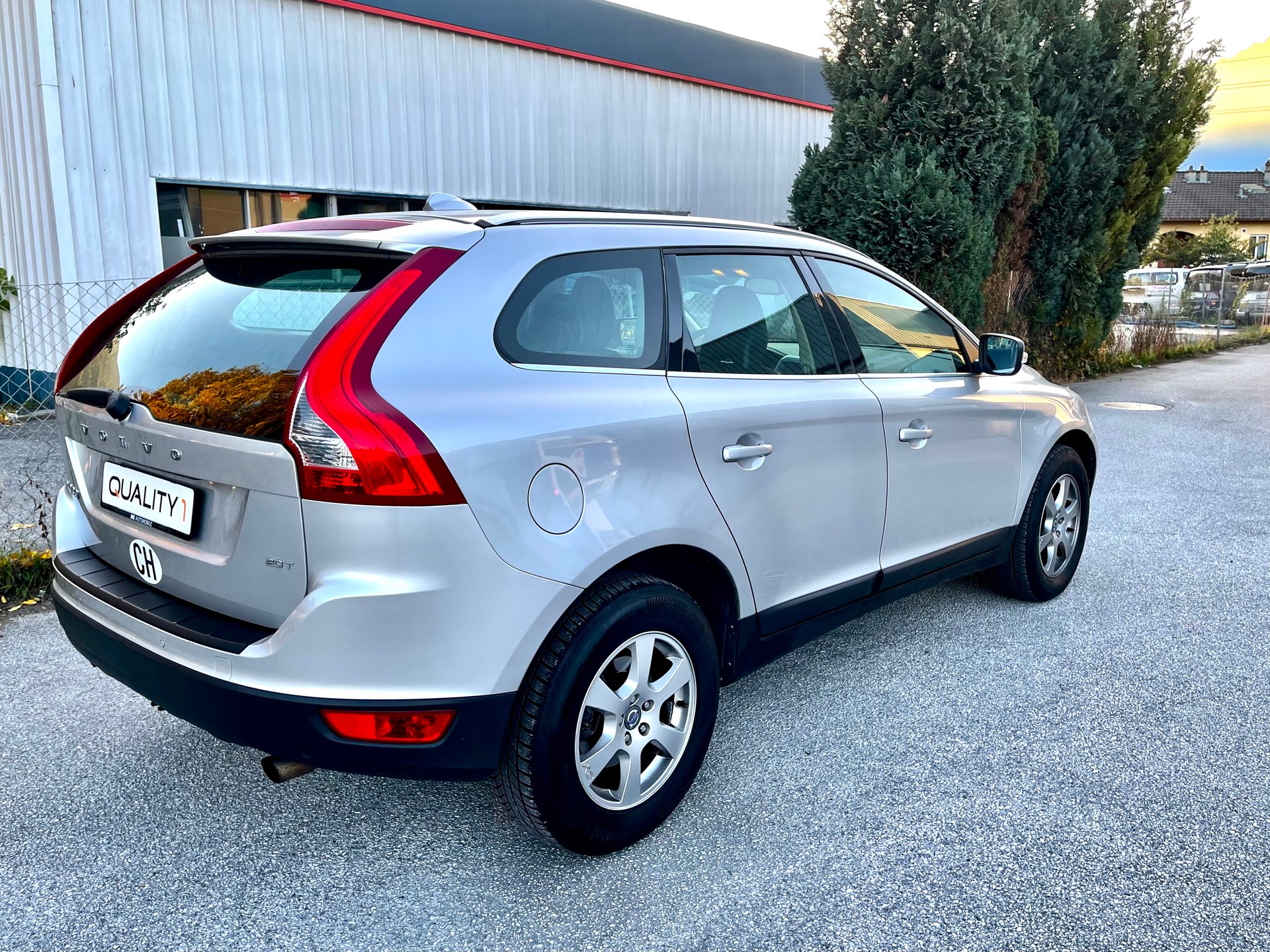 VOLVO XC60 D5 AWD Momentum-image-13