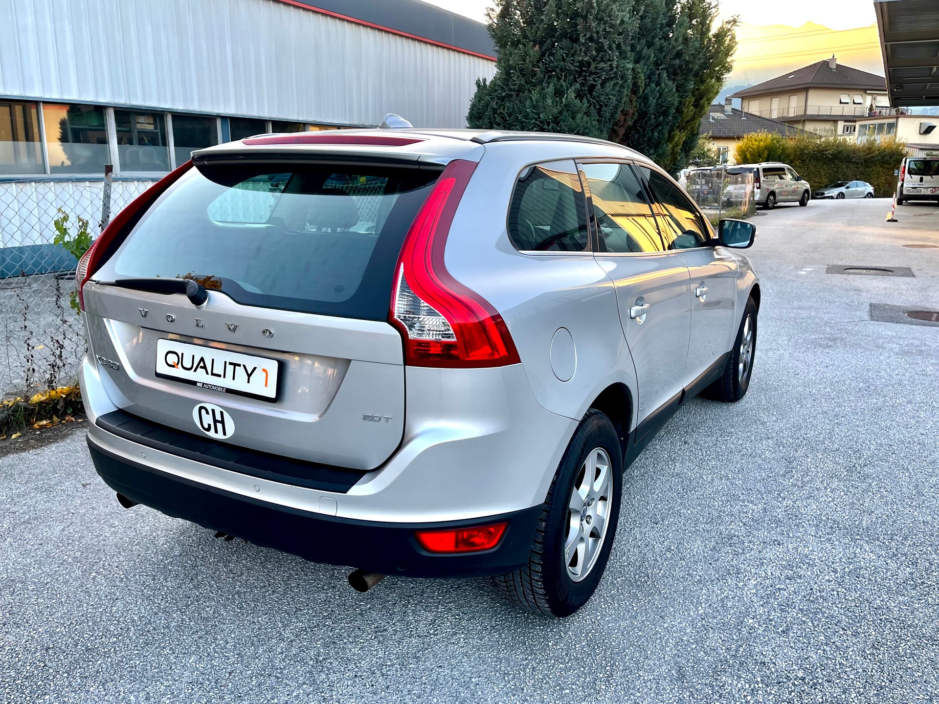 VOLVO XC60 D5 AWD Momentum-image-17