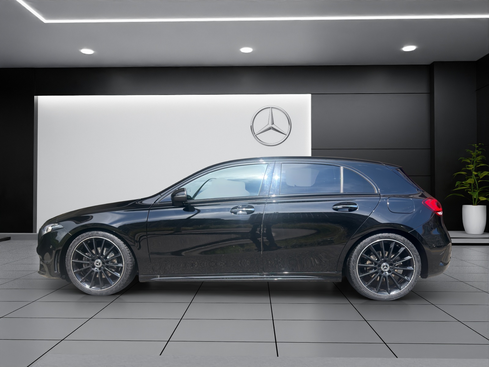 MERCEDES-BENZ A 200 AMG Line-showroom-element-2