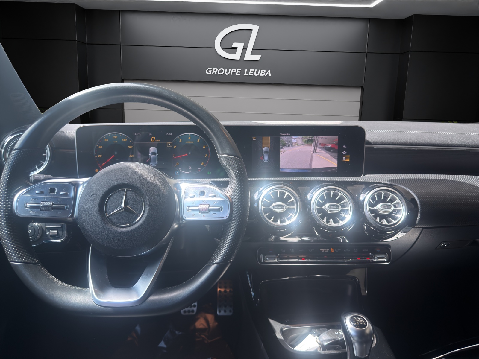 MERCEDES-BENZ A 200 AMG Line-image-11