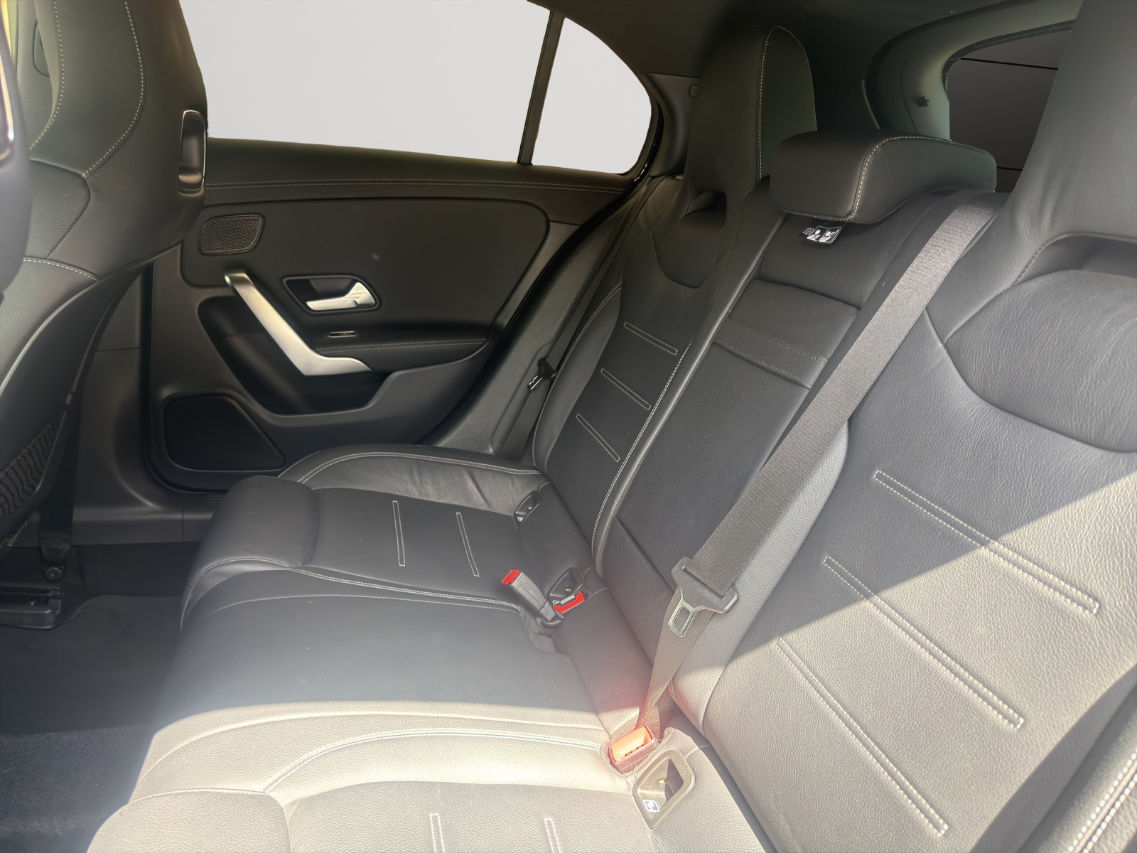 MERCEDES-BENZ A 200 AMG Line-image-8