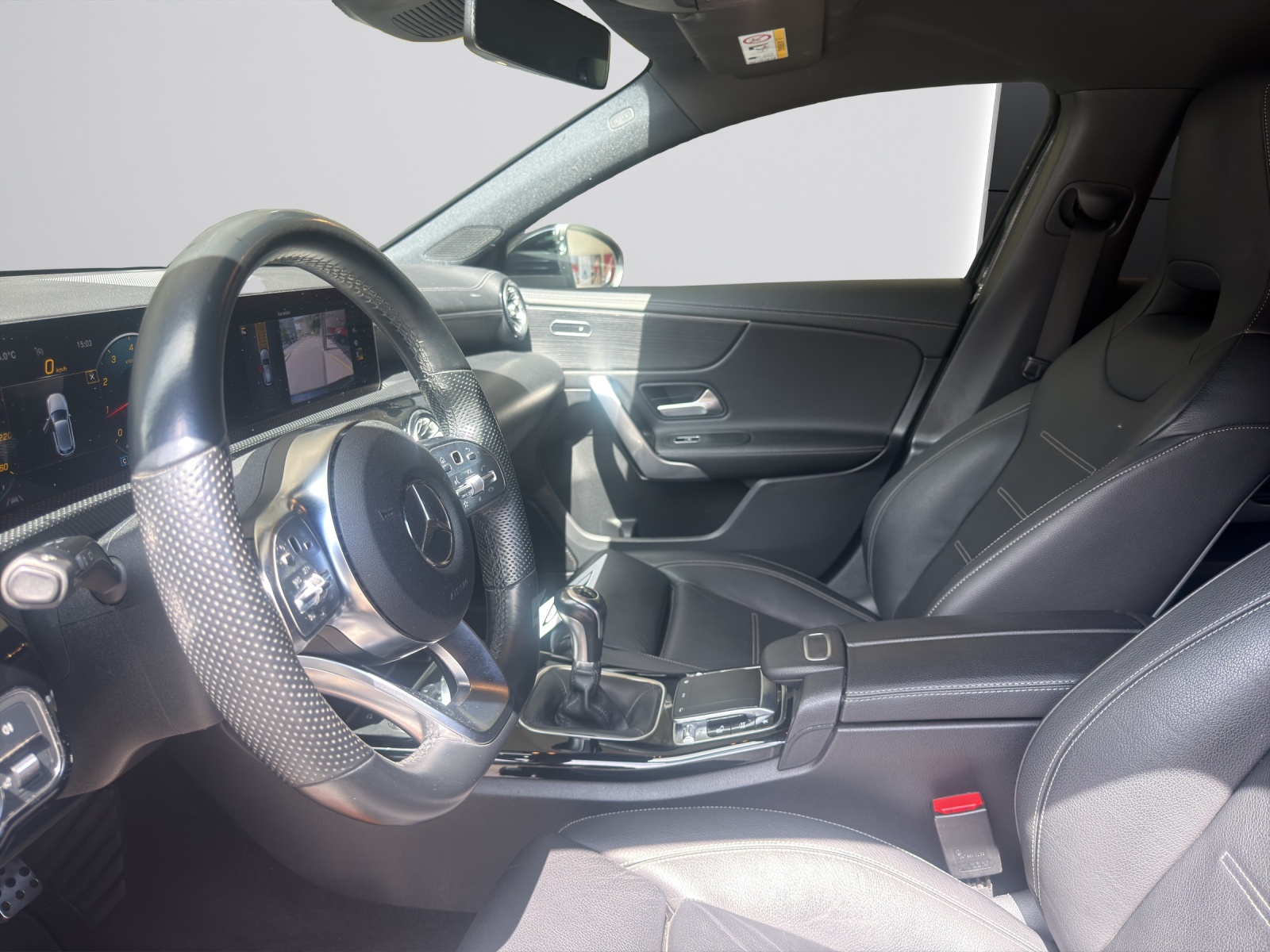 MERCEDES-BENZ A 200 AMG Line-image-4