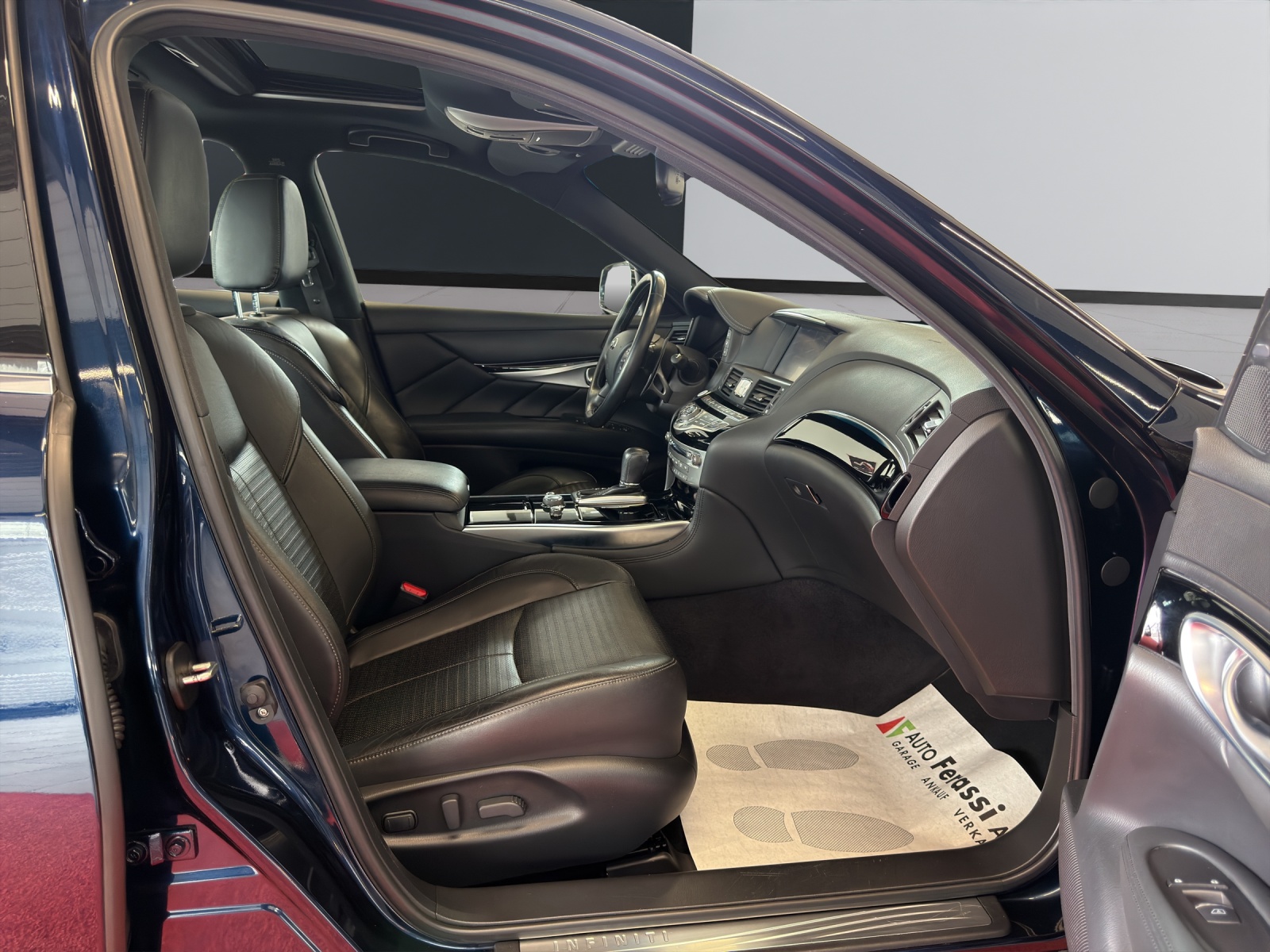 INFINITI Q70 3.7 S Premium Automatic-image-16