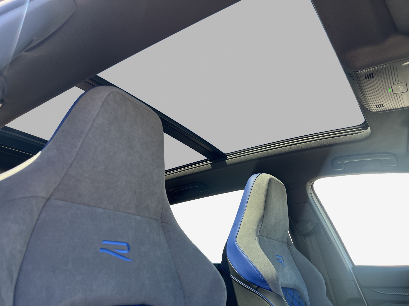 VW Golf Variant 2.0 TSI R DSG 4Motion-image-14
