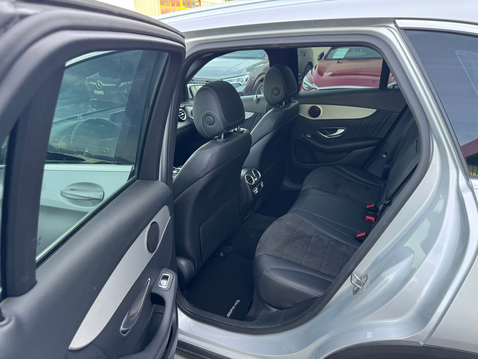 MERCEDES-BENZ GLC 250 d AMG Line 4Matic 9G-Tronic-image-15