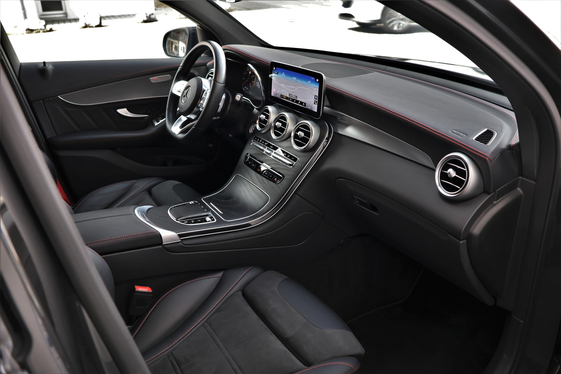 MERCEDES-BENZ GLC Coupé 220 d AMG Line 4Matic 9G-Tronic (CH) + 2.5T AHK-image-18
