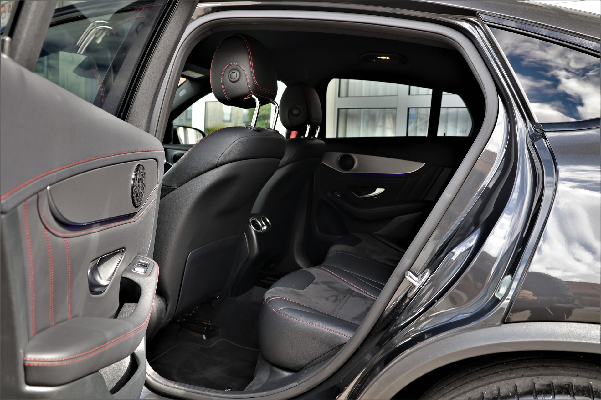 MERCEDES-BENZ GLC Coupé 220 d AMG Line 4Matic 9G-Tronic (CH) + 2.5T AHK-image-12