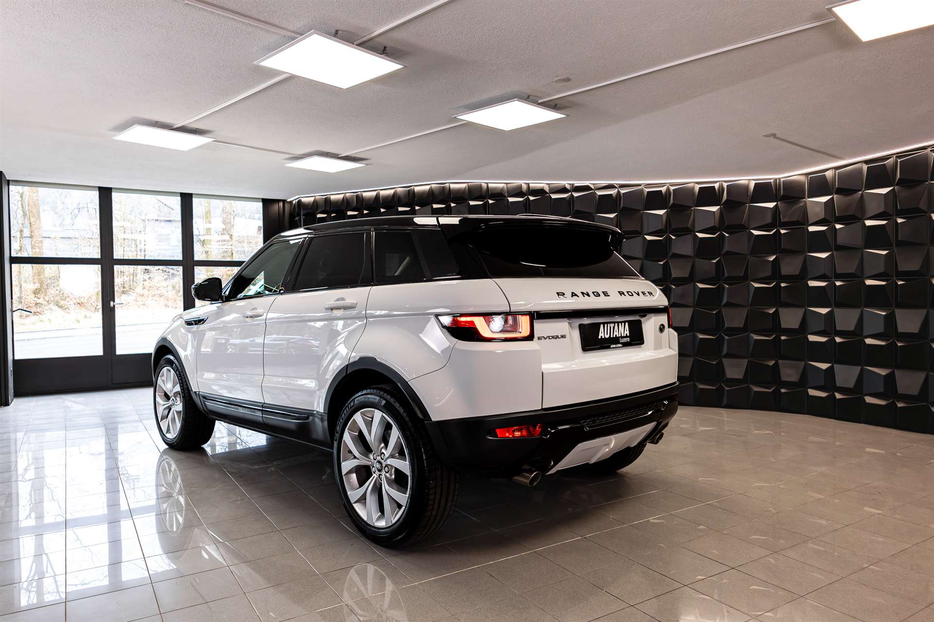 LAND ROVER Range Rover Evoque 2.0 Si4 SE AT9-showroom-element-2