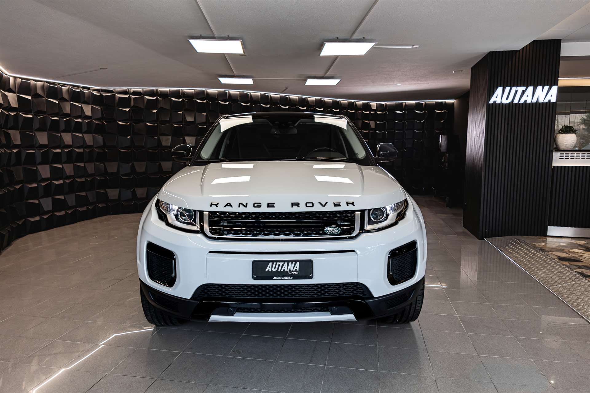 LAND ROVER Range Rover Evoque 2.0 Si4 SE AT9-showroom-element-3